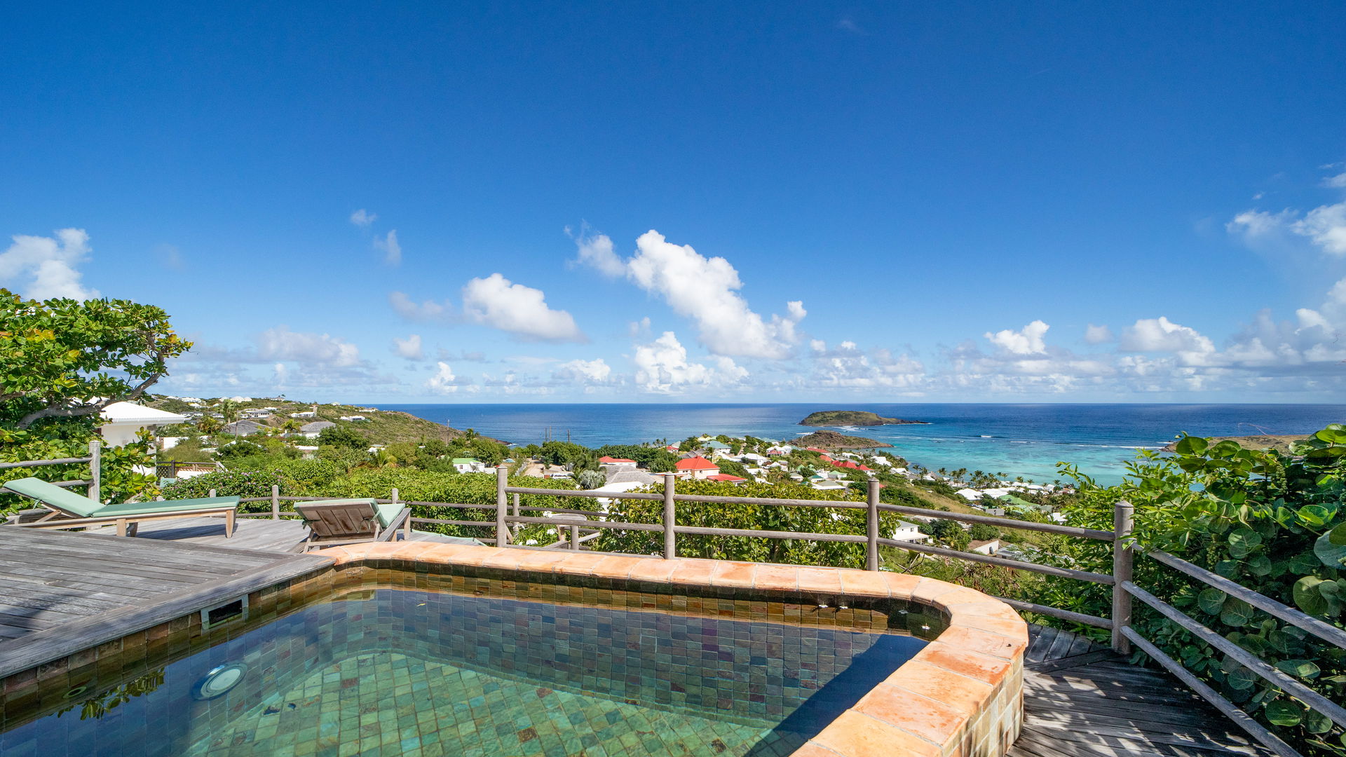 POOL & TERRACE
