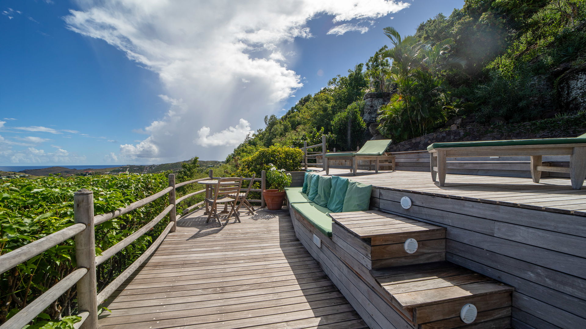 POOL & TERRACE