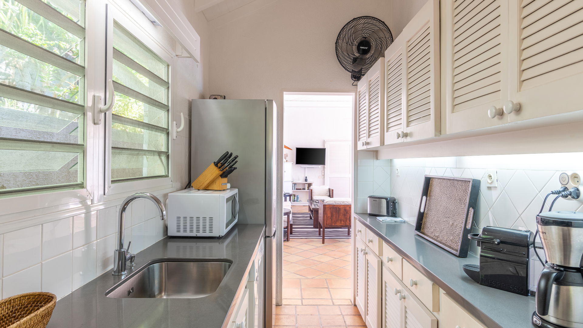 KITCHEN & DINING AREA