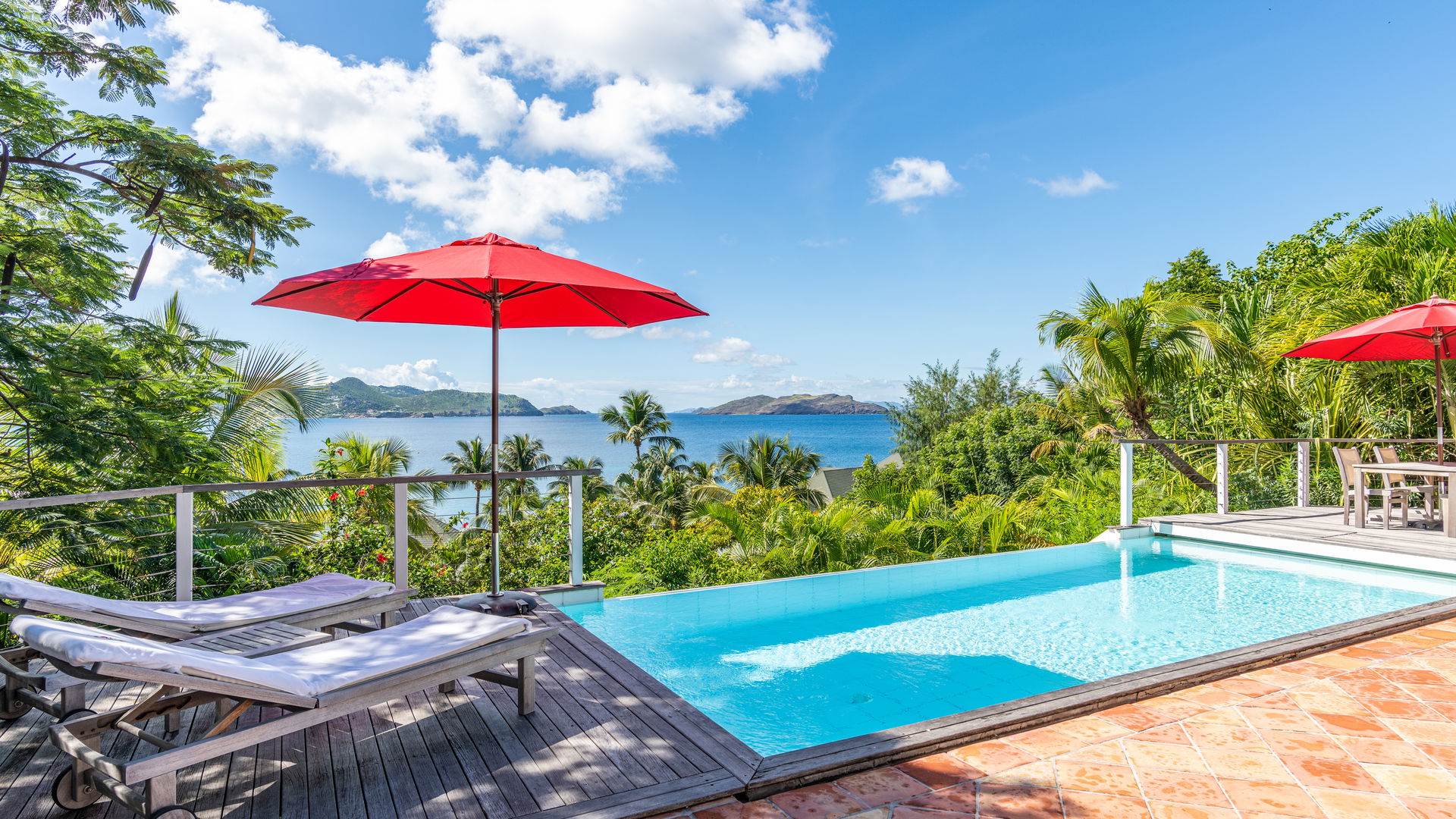 POOL & TERRACE