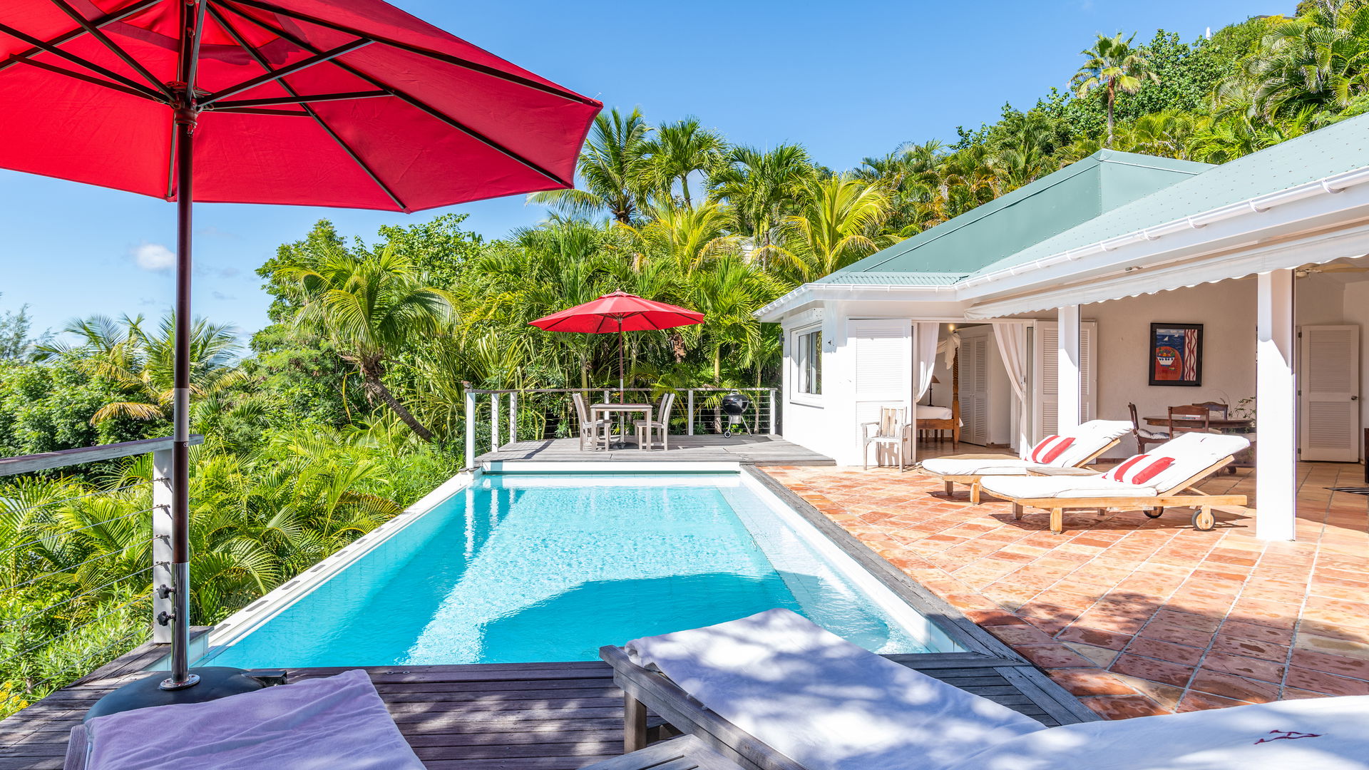 POOL & TERRACE