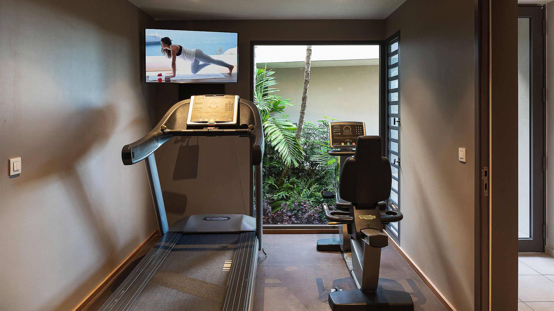 FITNESS & SAUNA