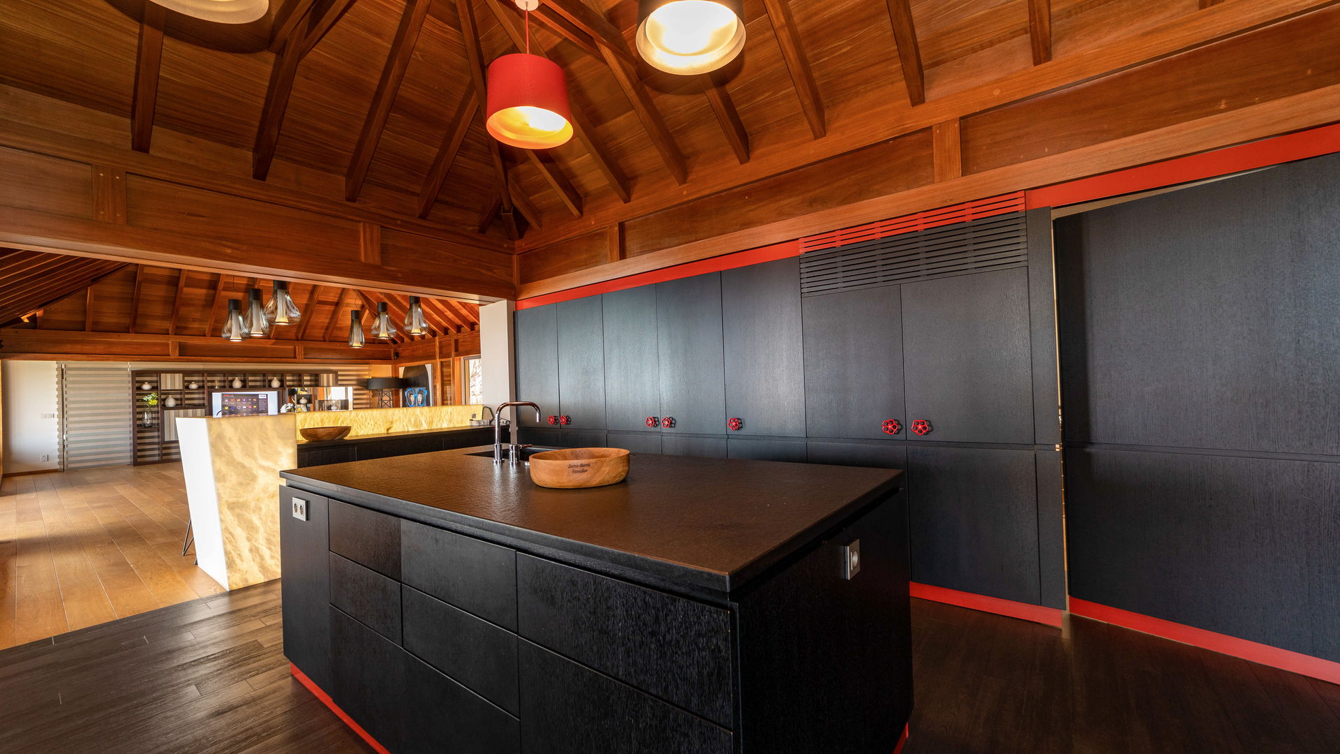 KITCHEN & DINING AREA