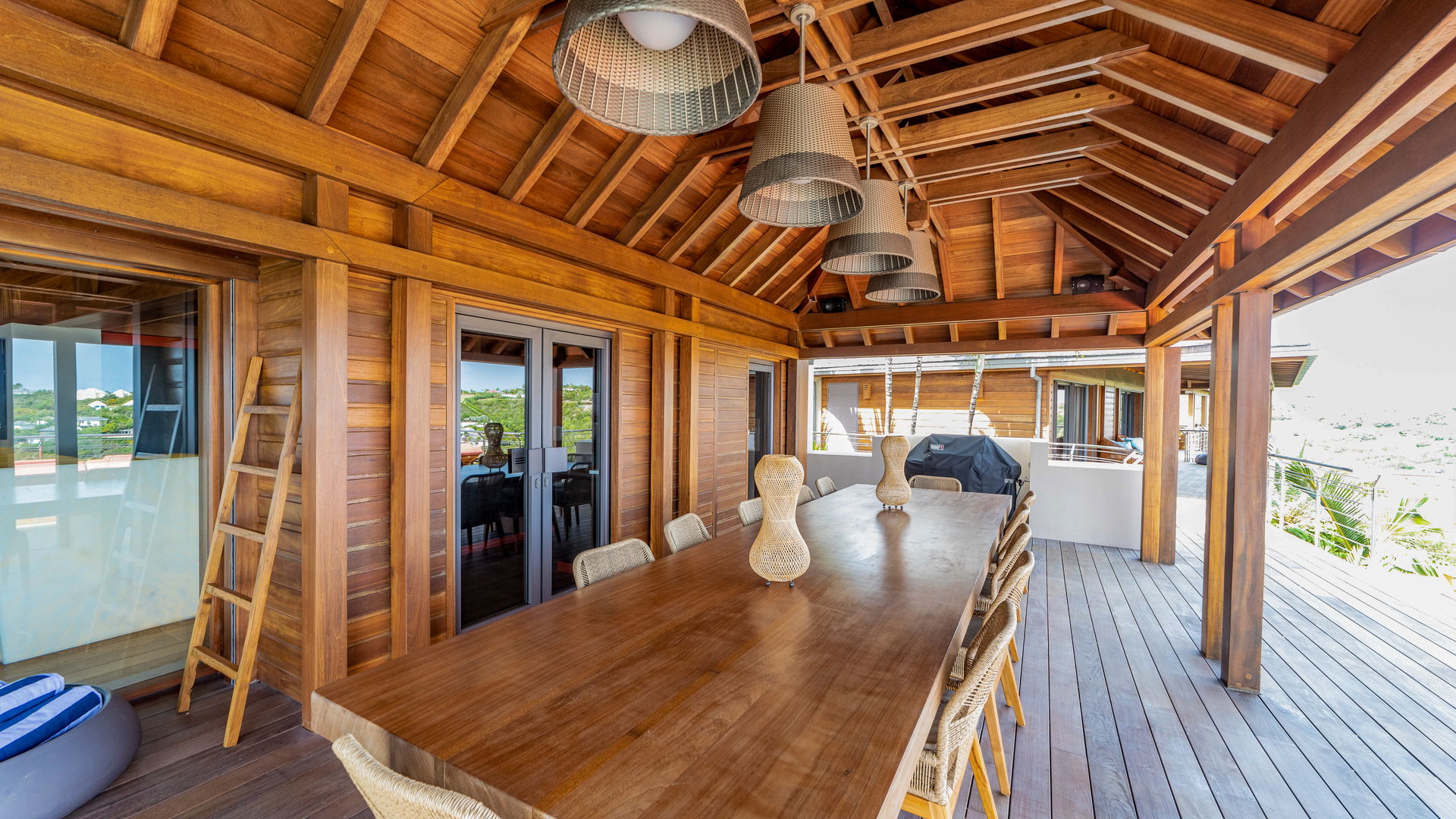 KITCHEN & DINING AREA