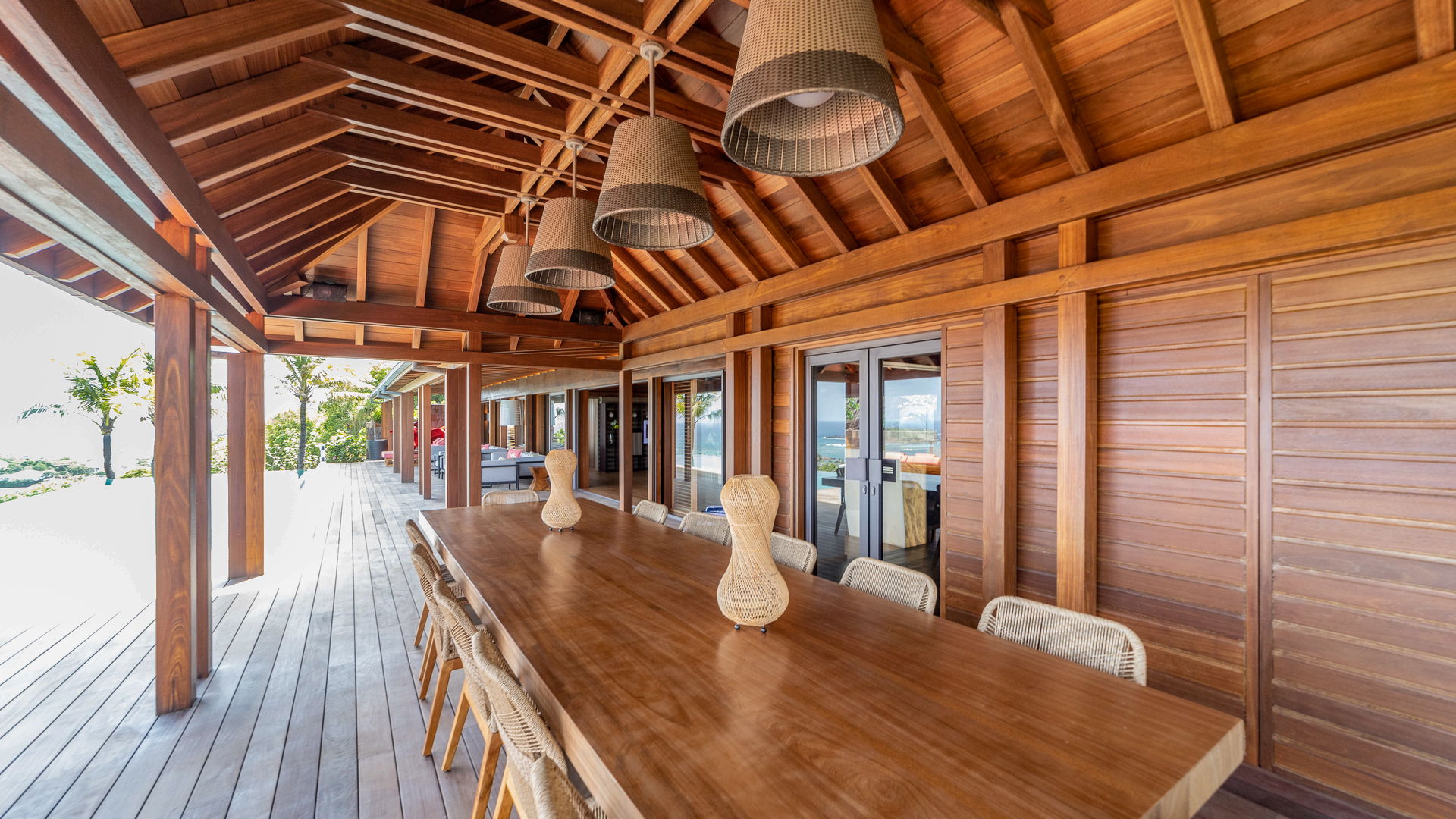 KITCHEN & DINING AREA