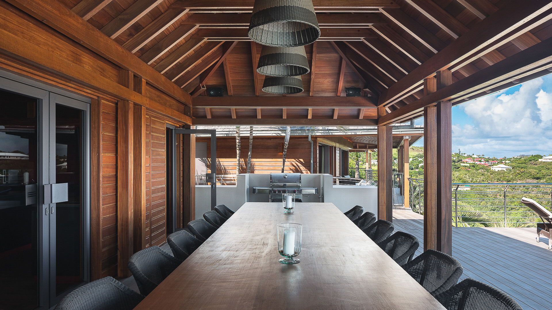 KITCHEN & DINING AREA