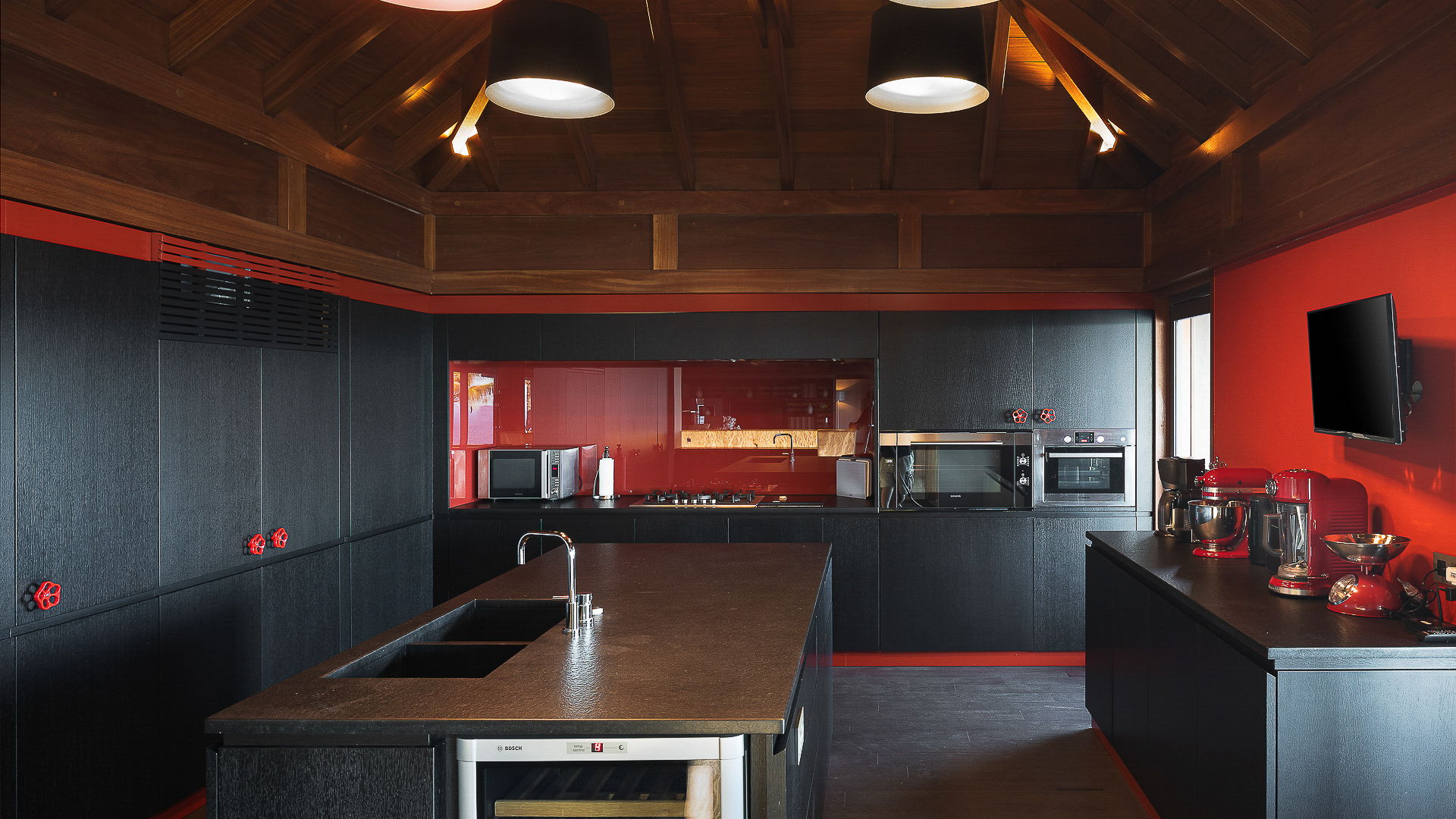 KITCHEN & DINING AREA