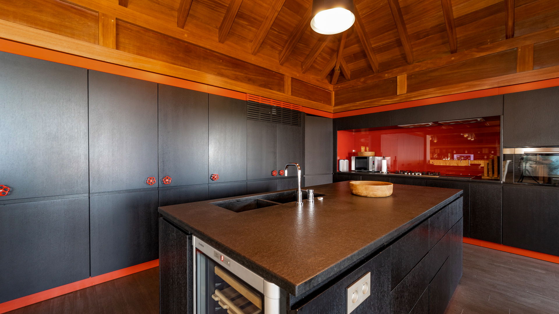 KITCHEN & DINING AREA