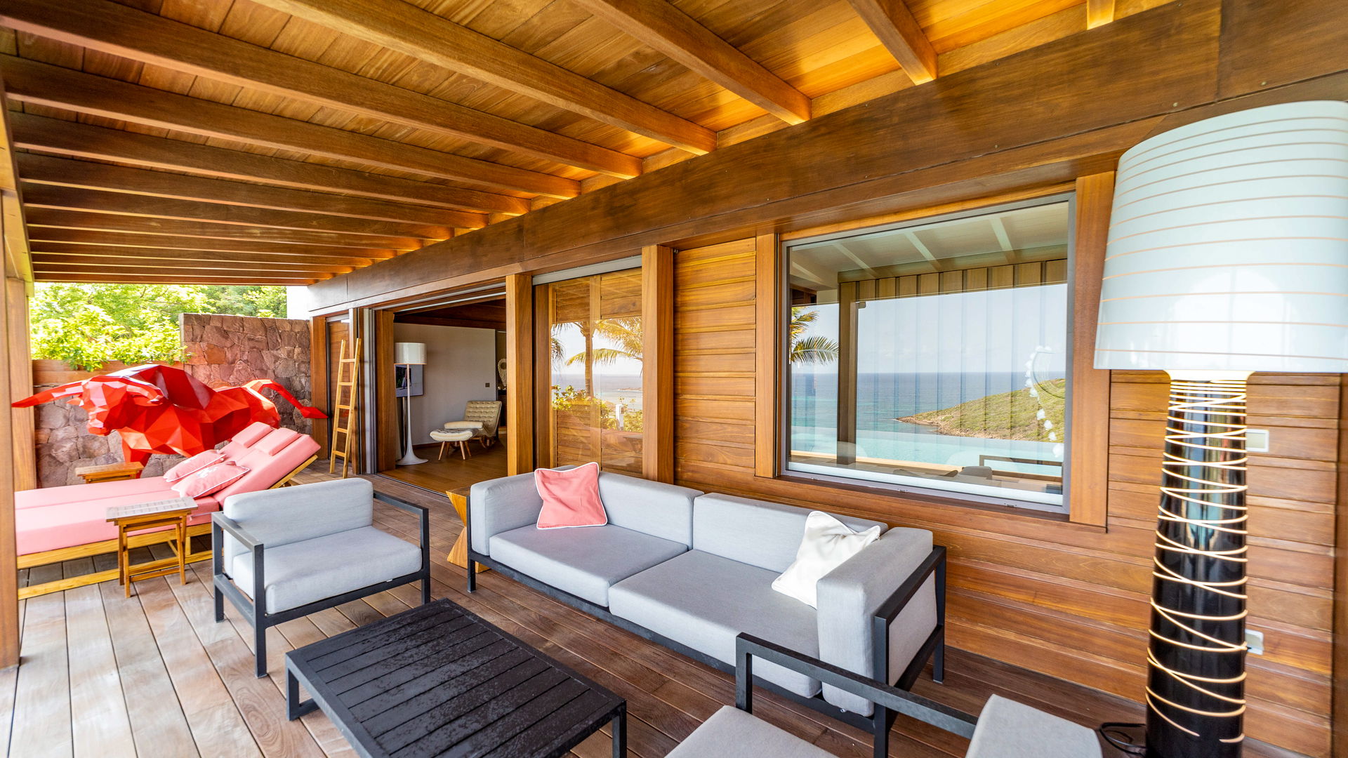 POOL & TERRACE