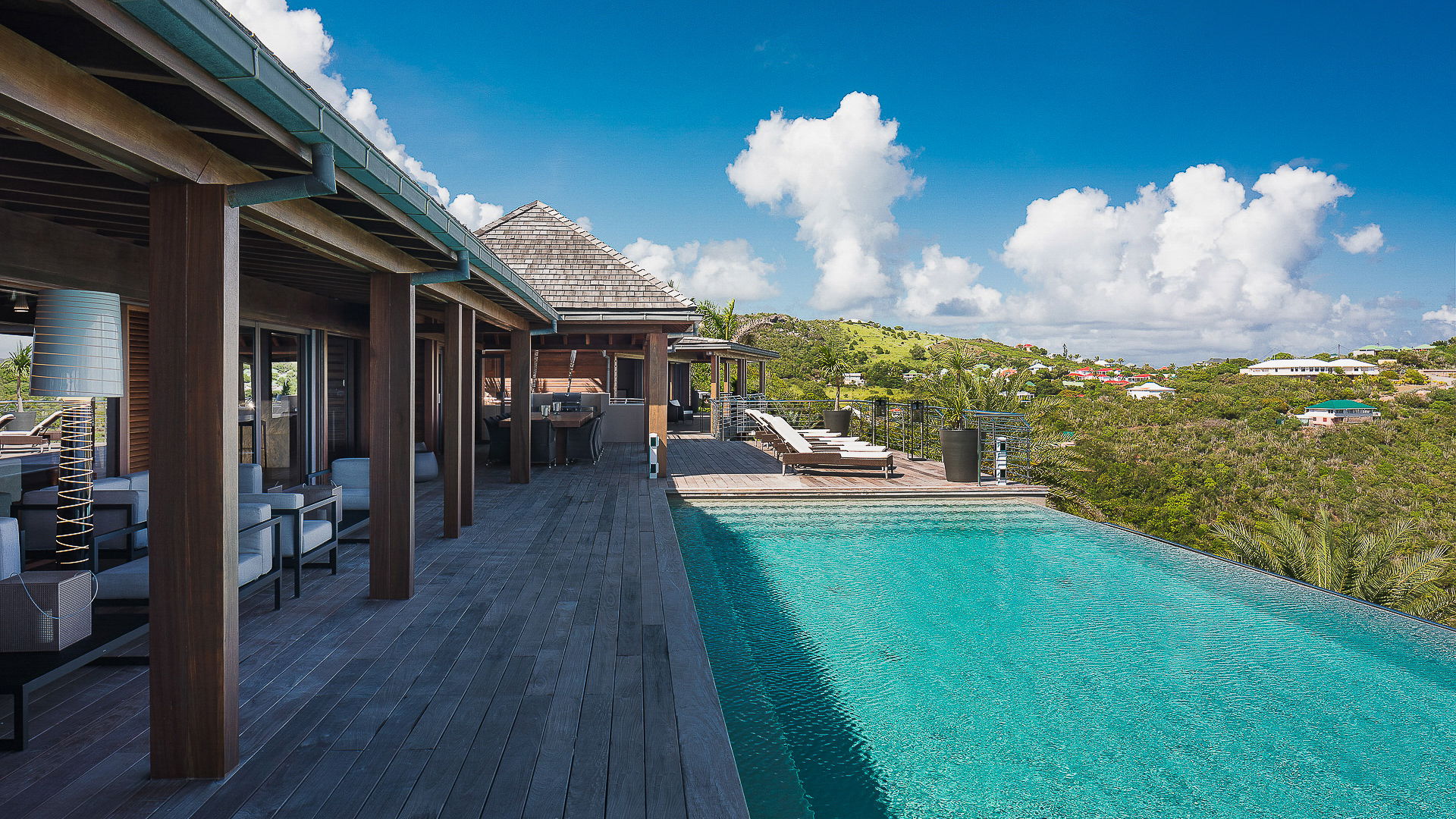 POOL & TERRACE