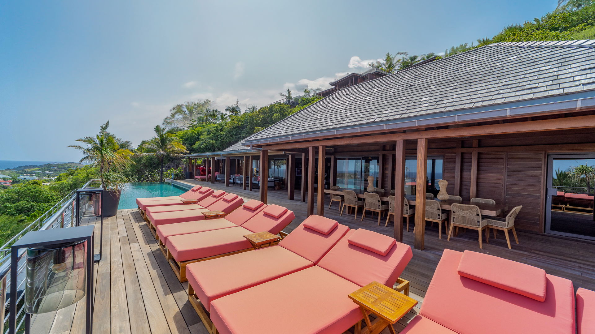 POOL & TERRACE
