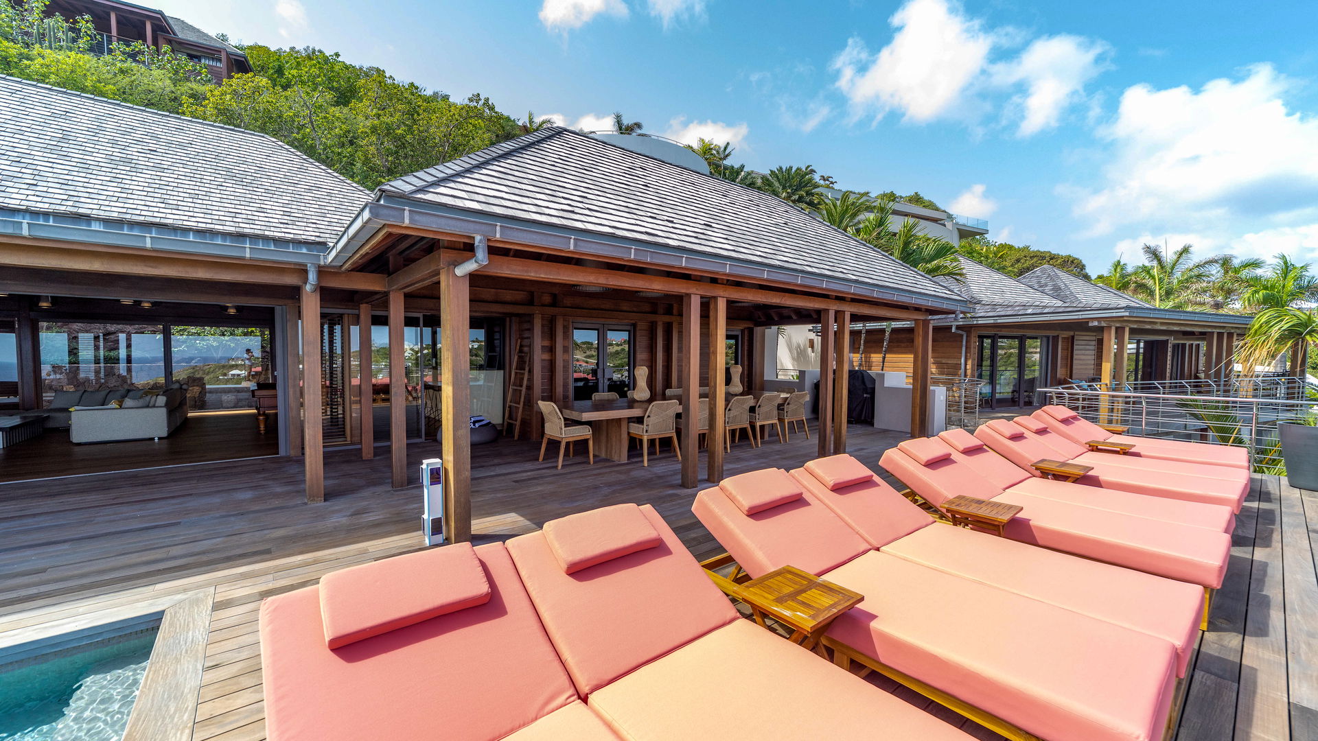 POOL & TERRACE