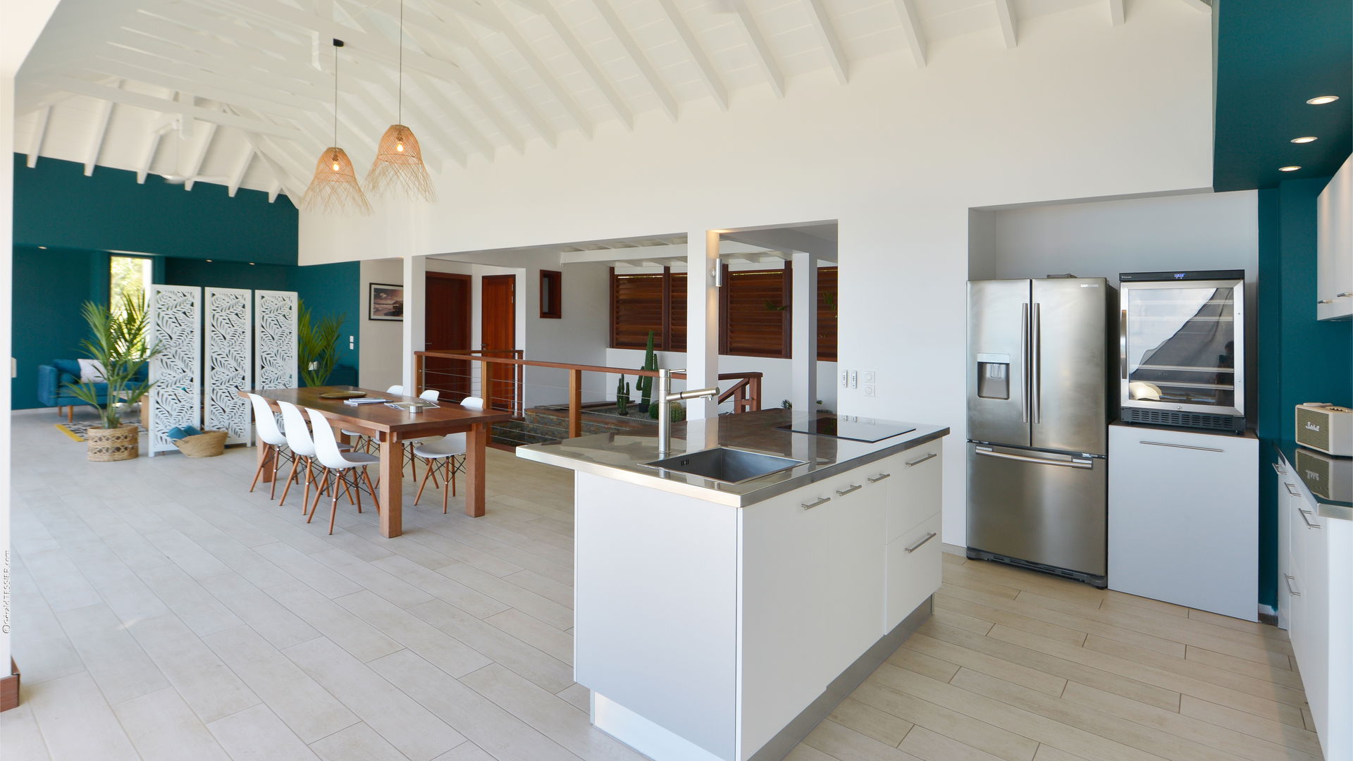 KITCHEN & DINING AREA