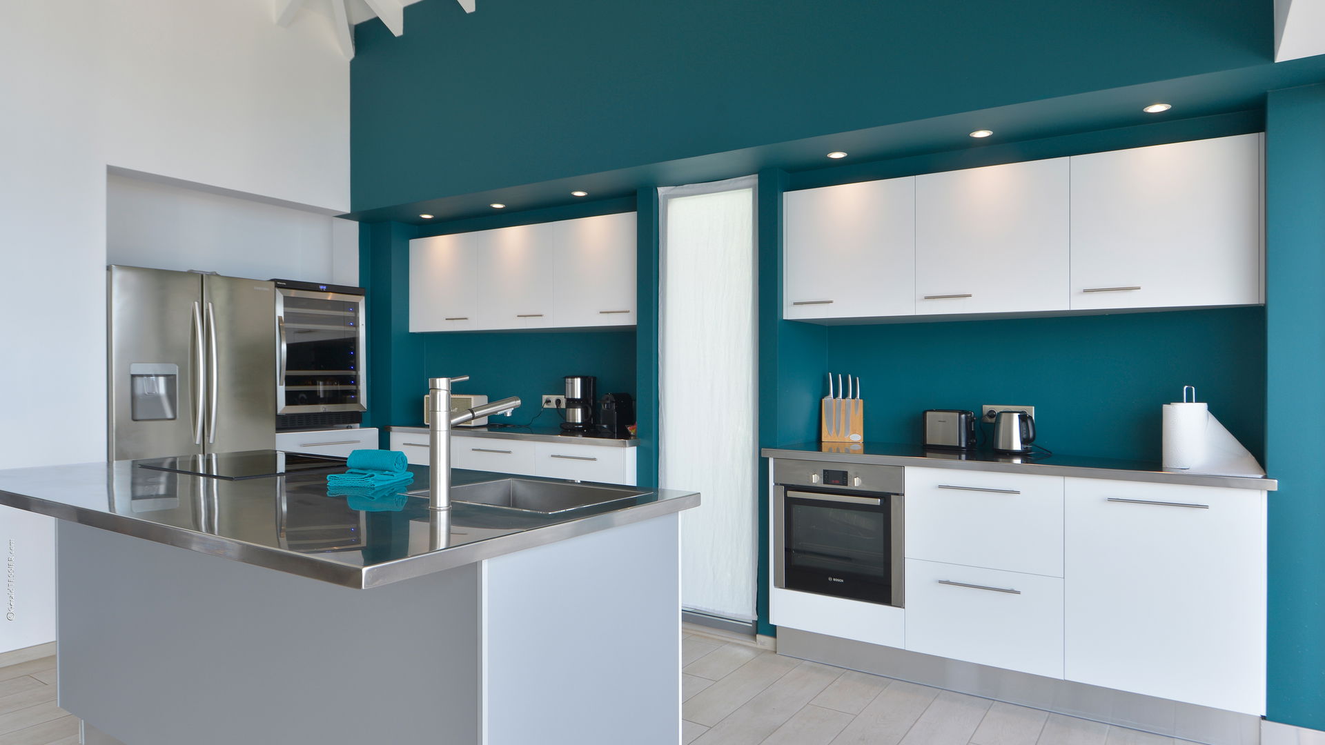 KITCHEN & DINING AREA