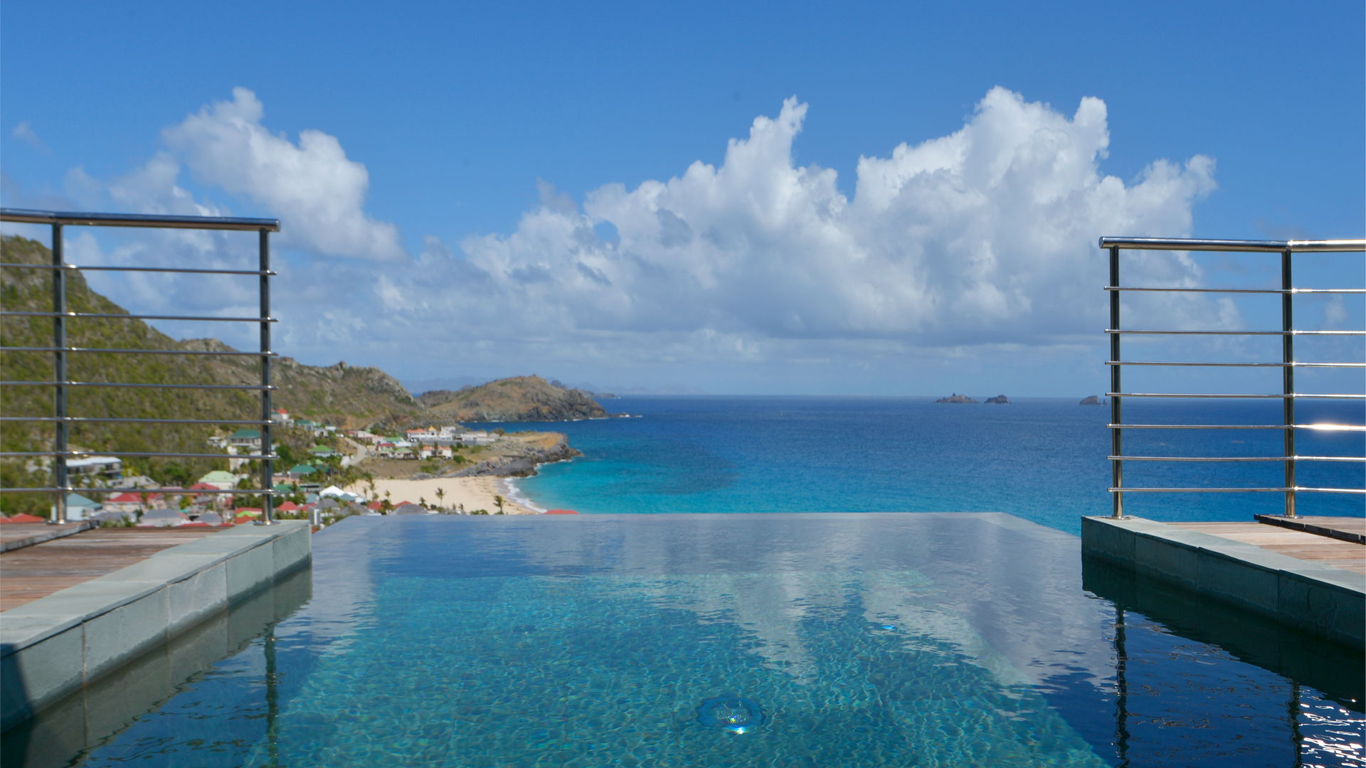 POOL & TERRACE