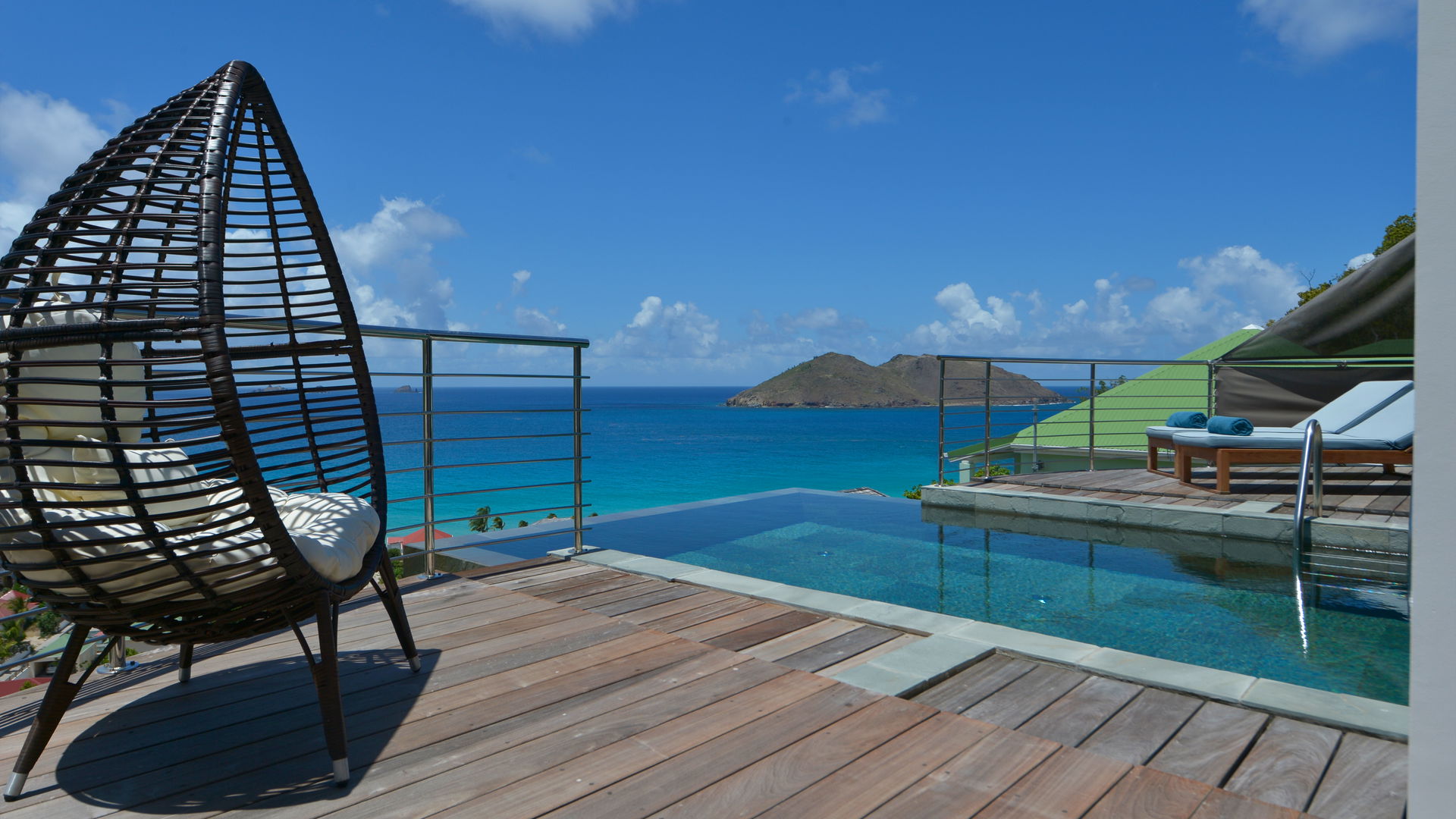 POOL & TERRACE