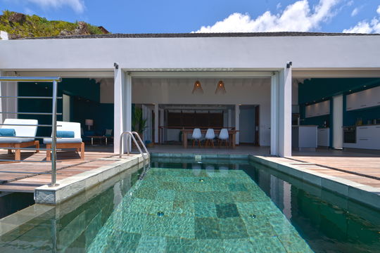 VILLA FLAMANDS BAY POOL & TERRACE 5