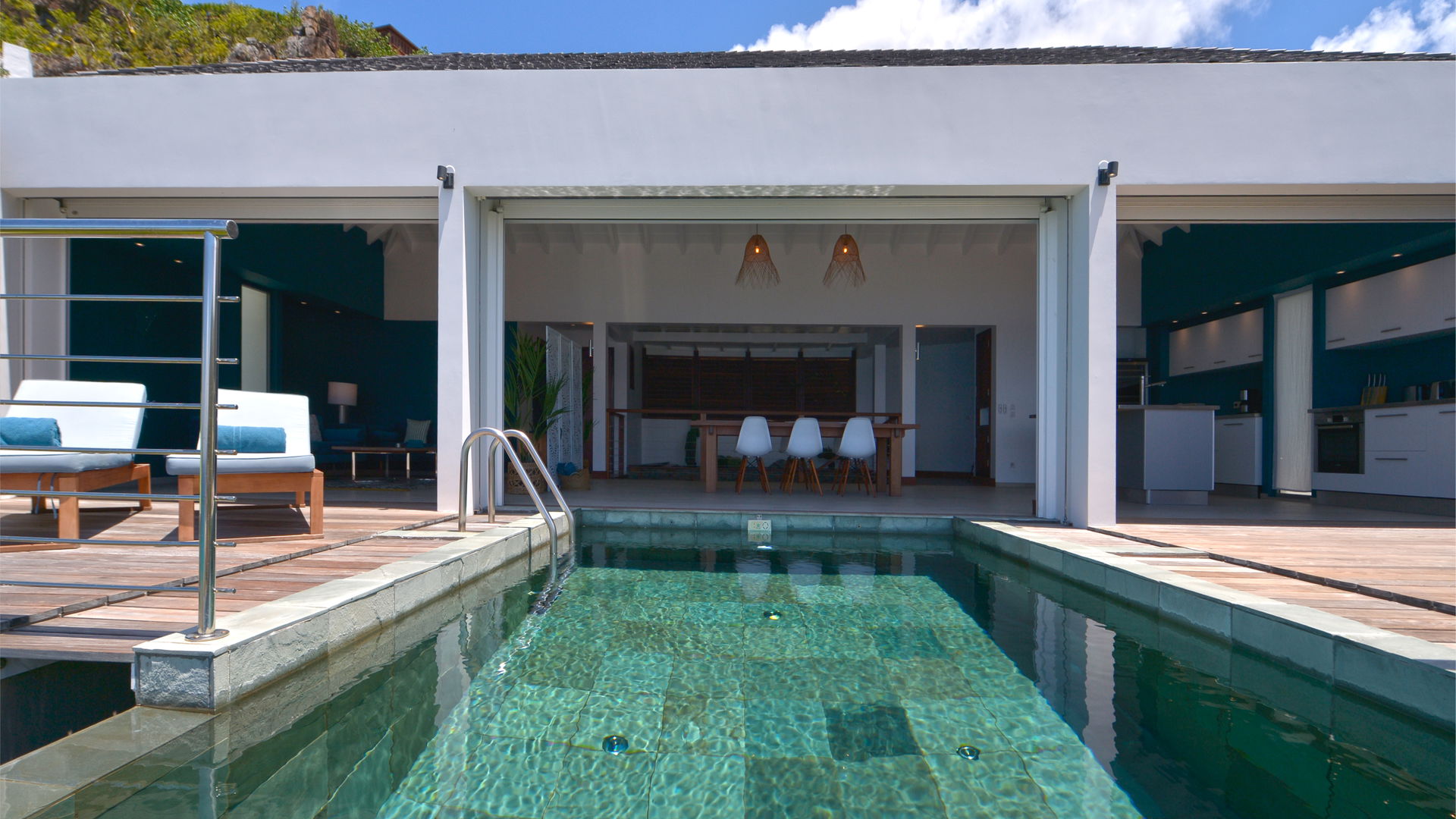 POOL & TERRACE