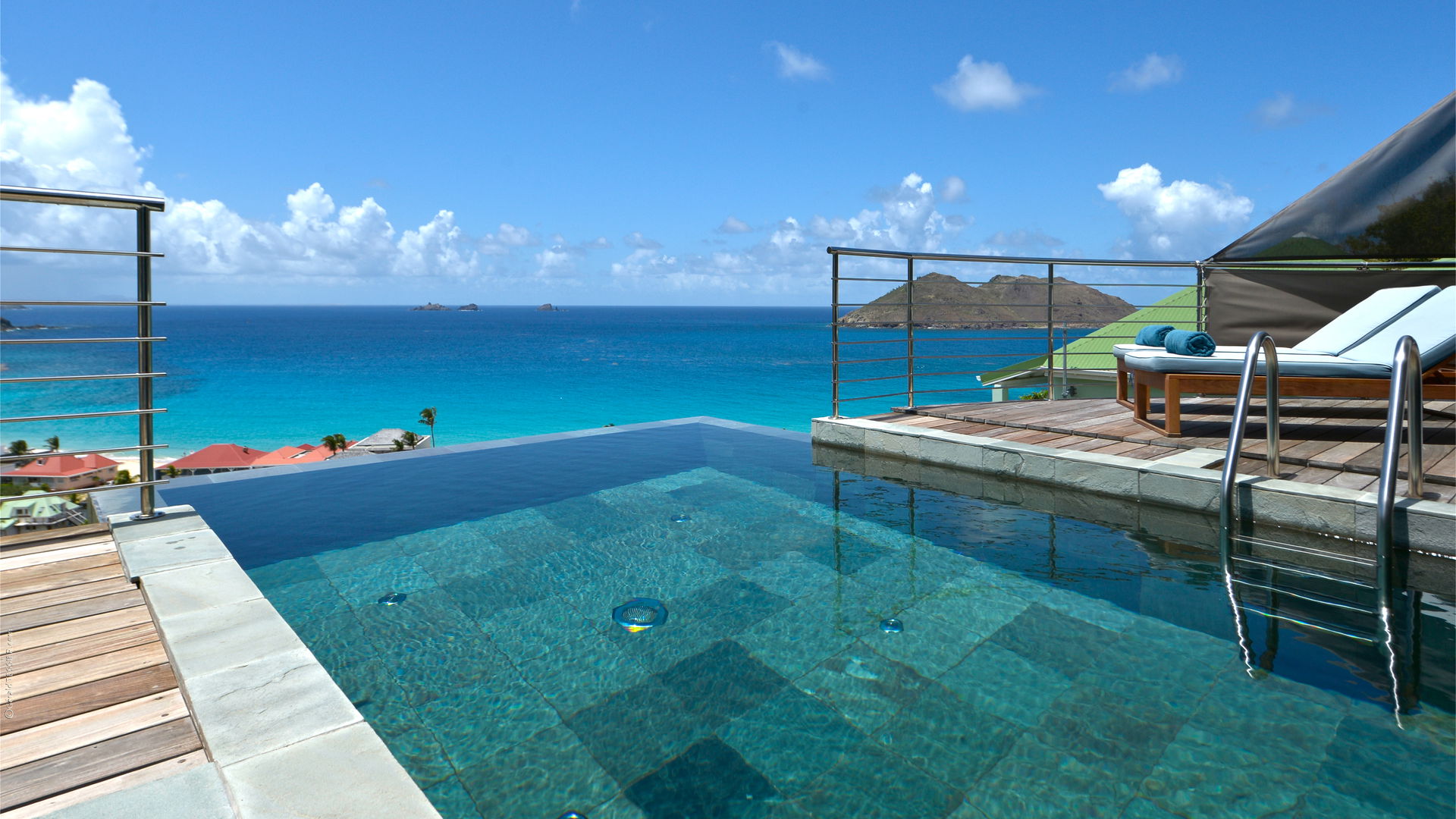 POOL & TERRACE