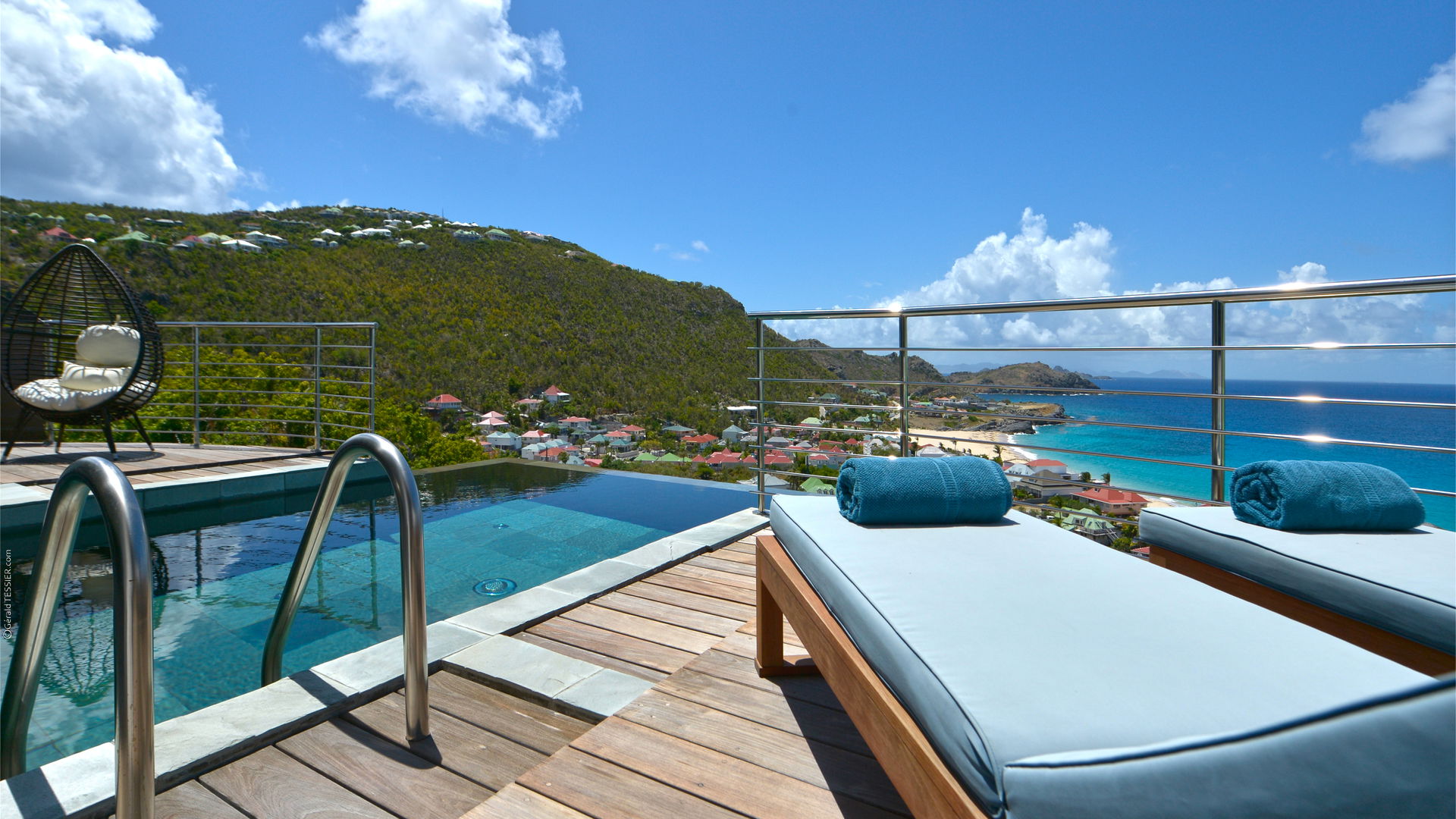 POOL & TERRACE