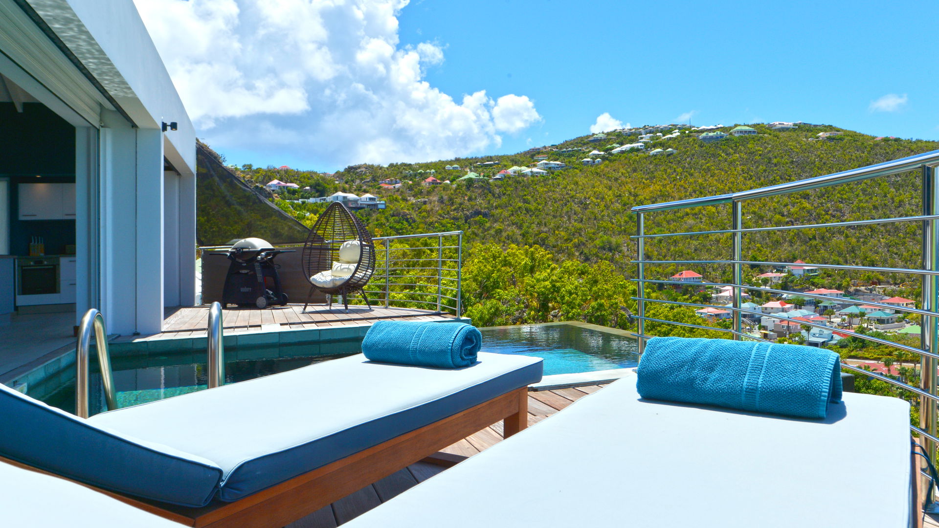 POOL & TERRACE