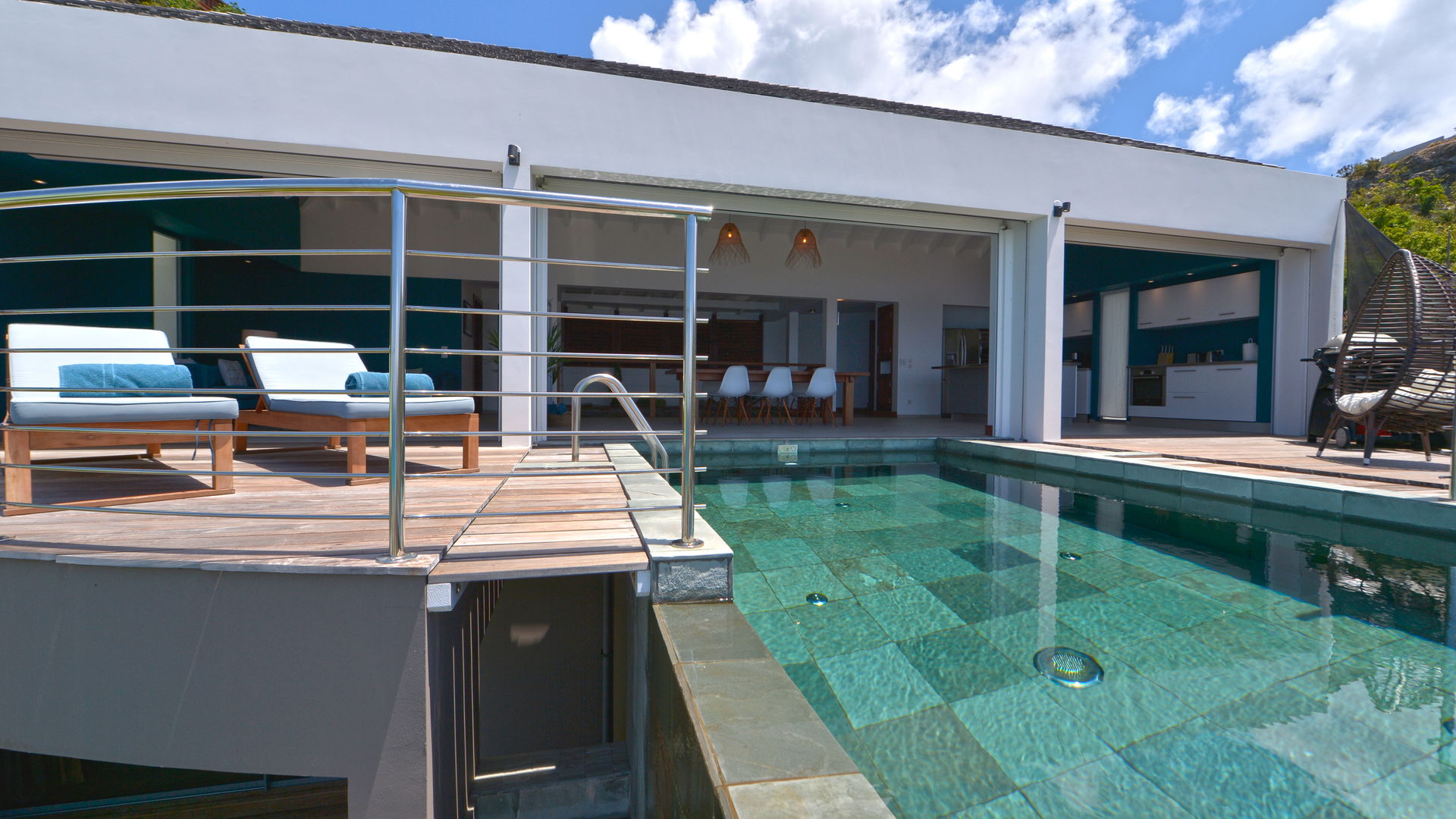 POOL & TERRACE