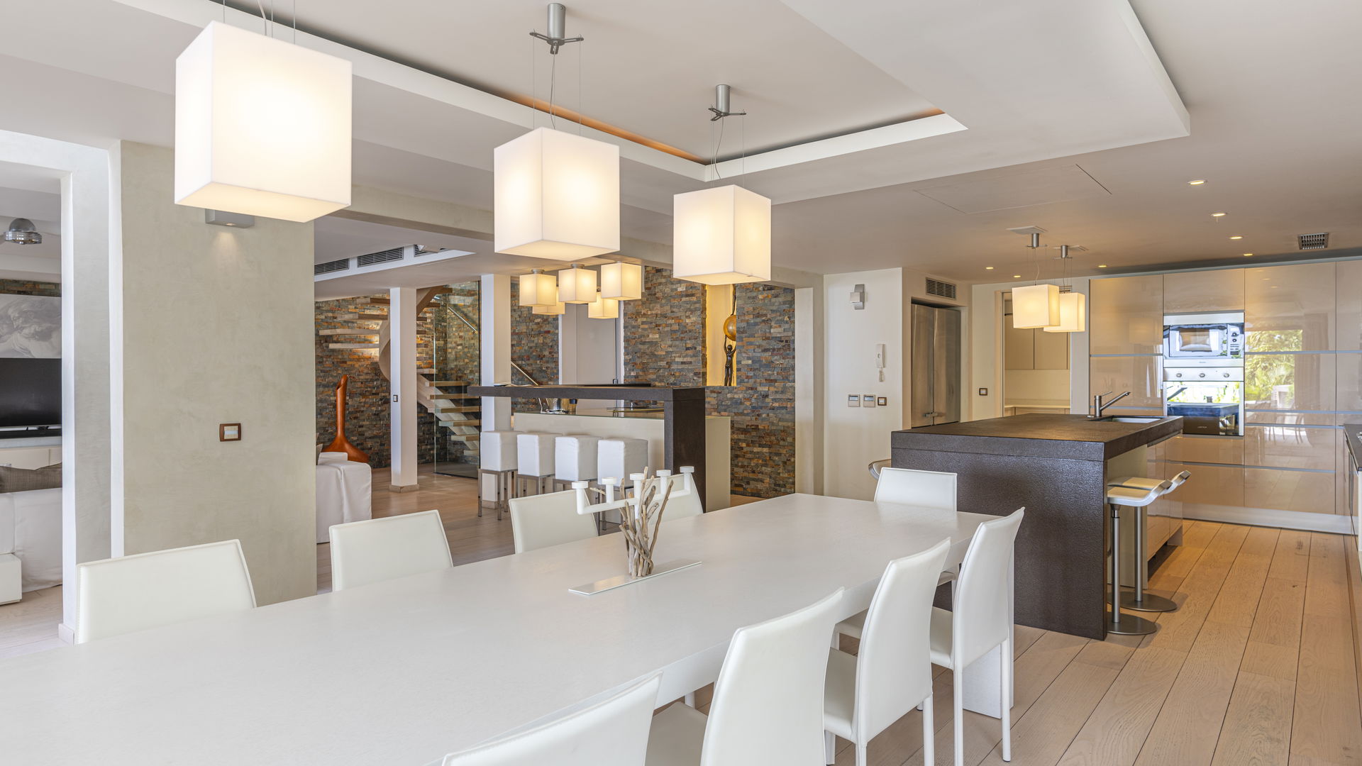 KITCHEN & DINING AREAS