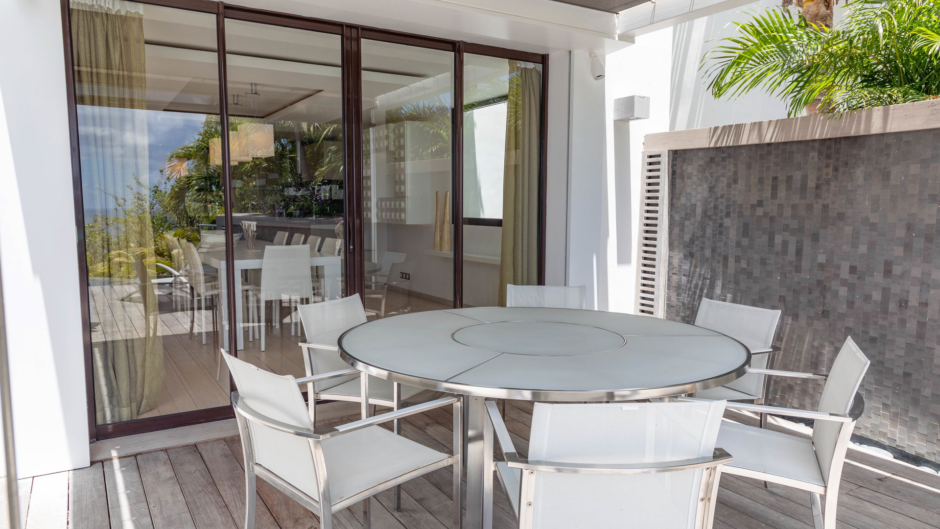 KITCHEN & DINING AREAS