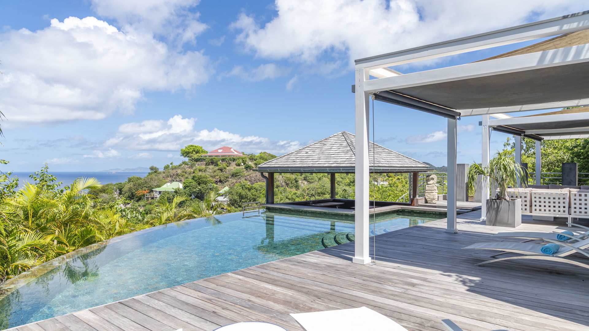 POOL & TERRACE