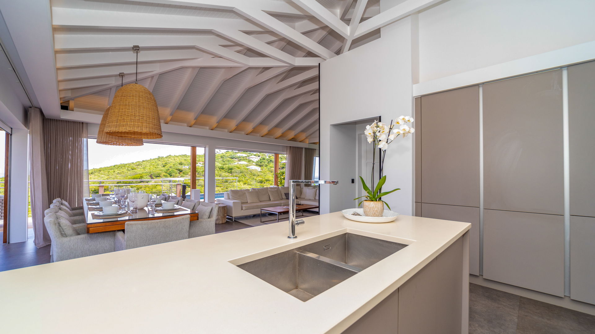 KITCHEN & DINING AREA