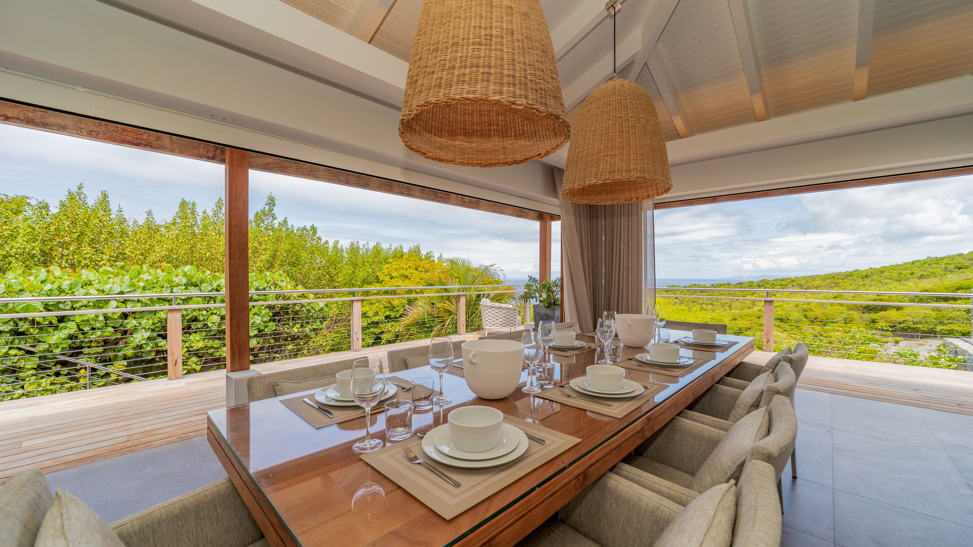 KITCHEN & DINING AREA