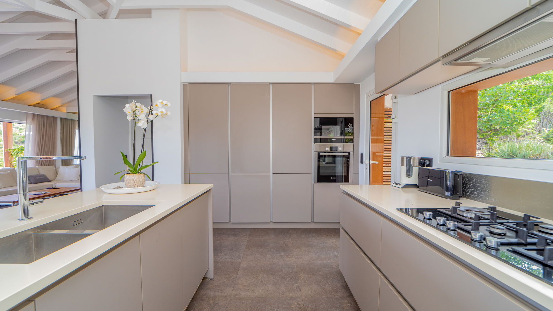 KITCHEN & DINING AREA