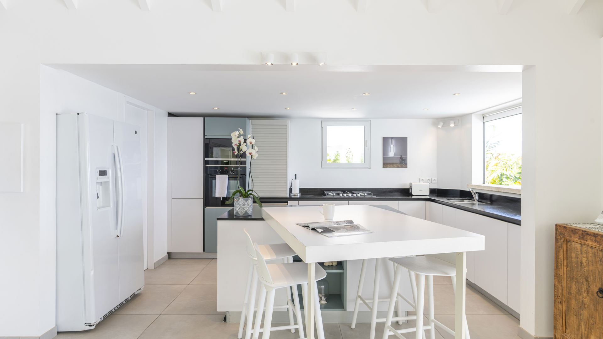 KITCHEN & DINING AREA