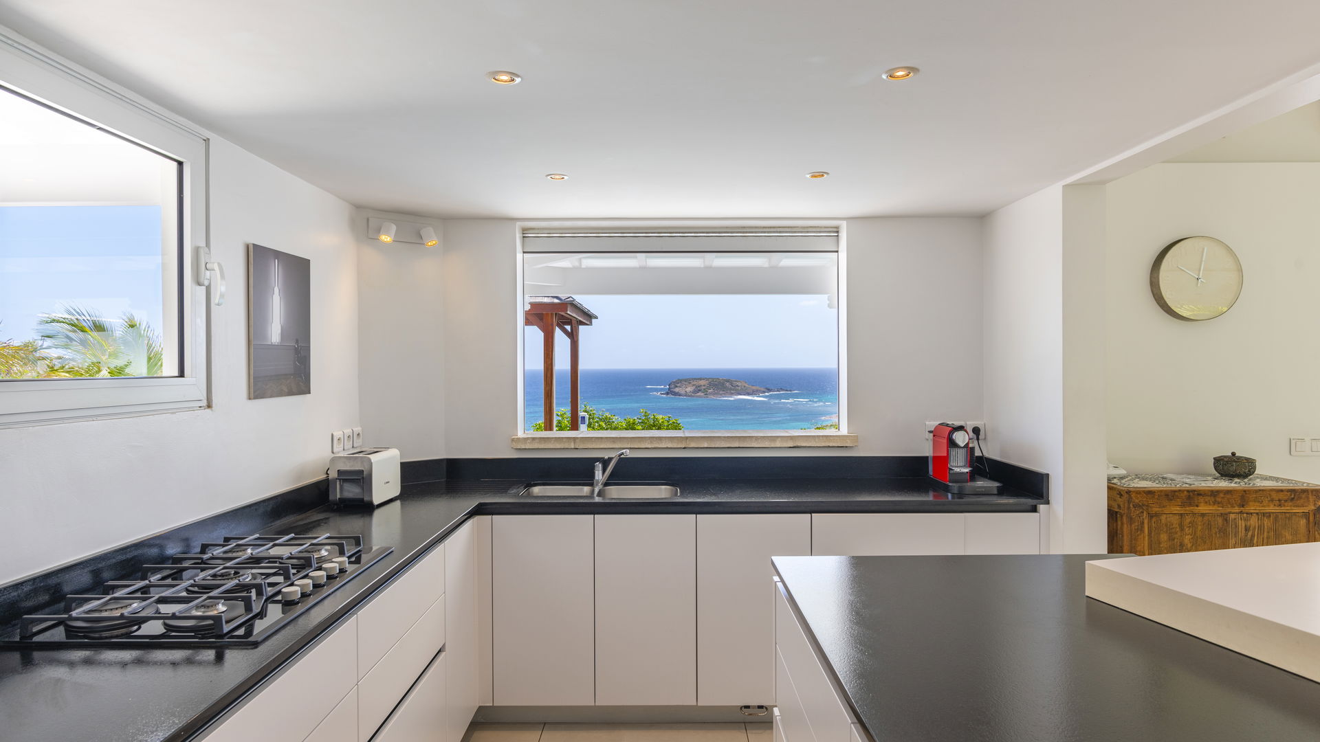 KITCHEN & DINING AREA