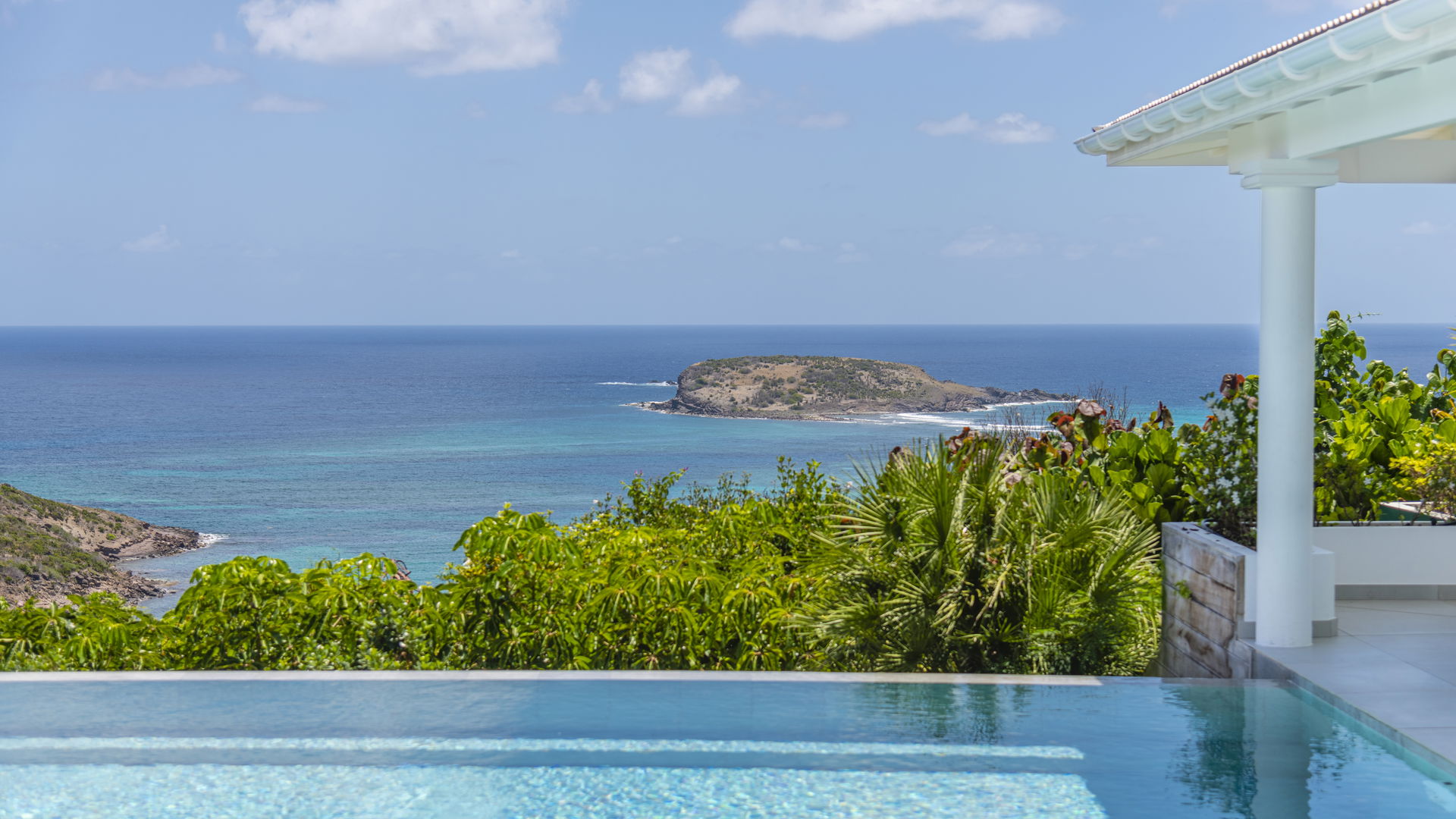 POOL & TERRACE