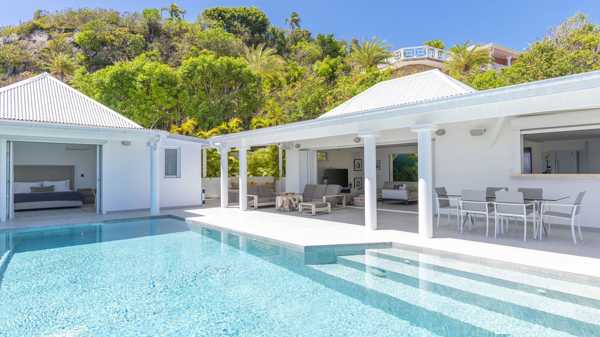 POOL & TERRACE