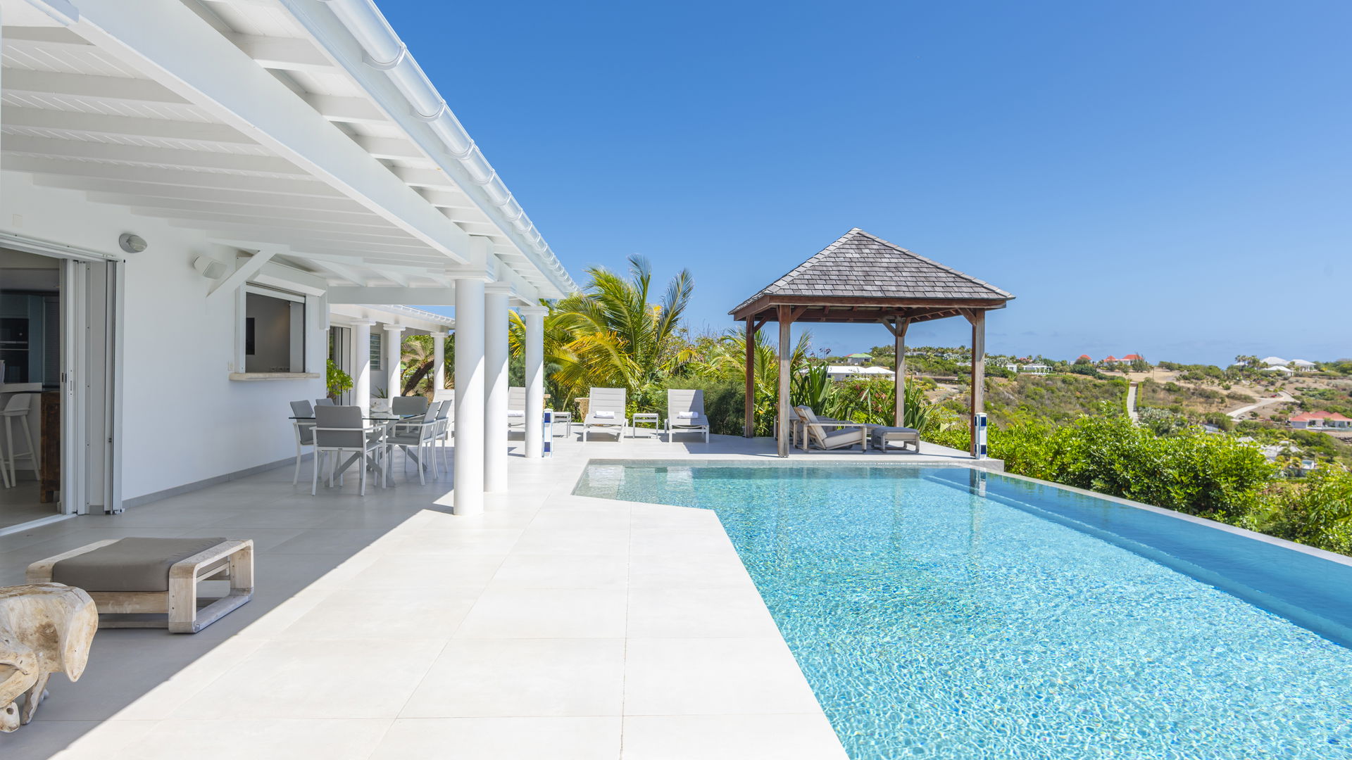 POOL & TERRACE