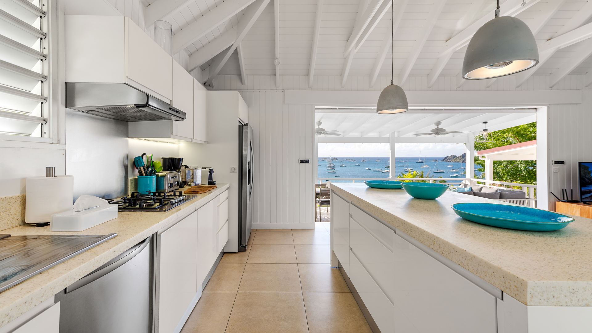 KITCHEN & DINING AREA