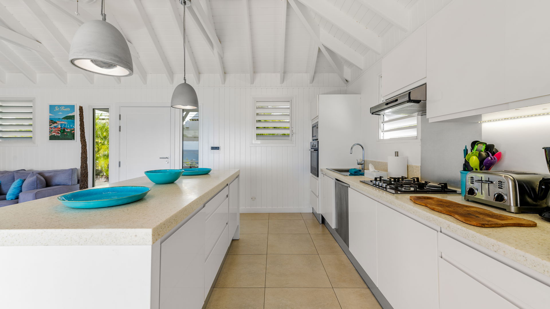 KITCHEN & DINING AREA