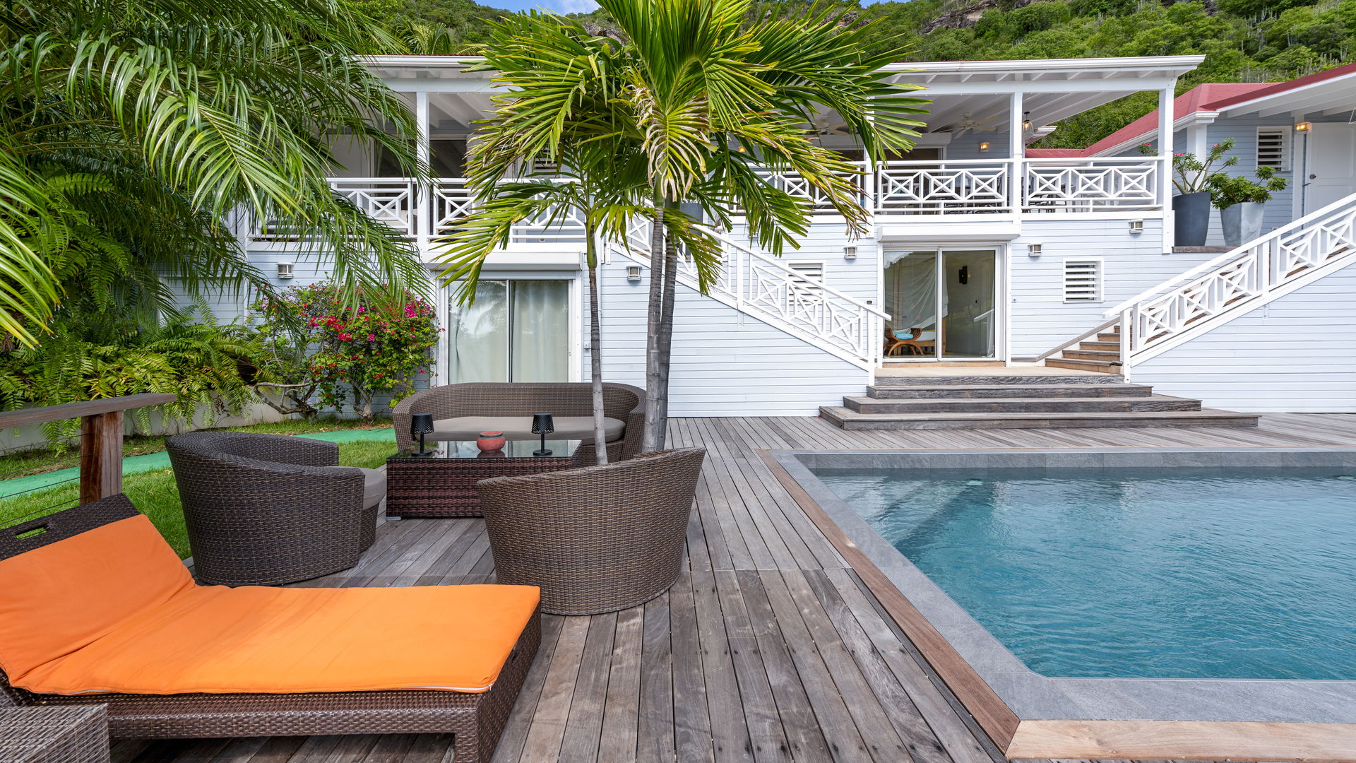 POOL & TERRACE