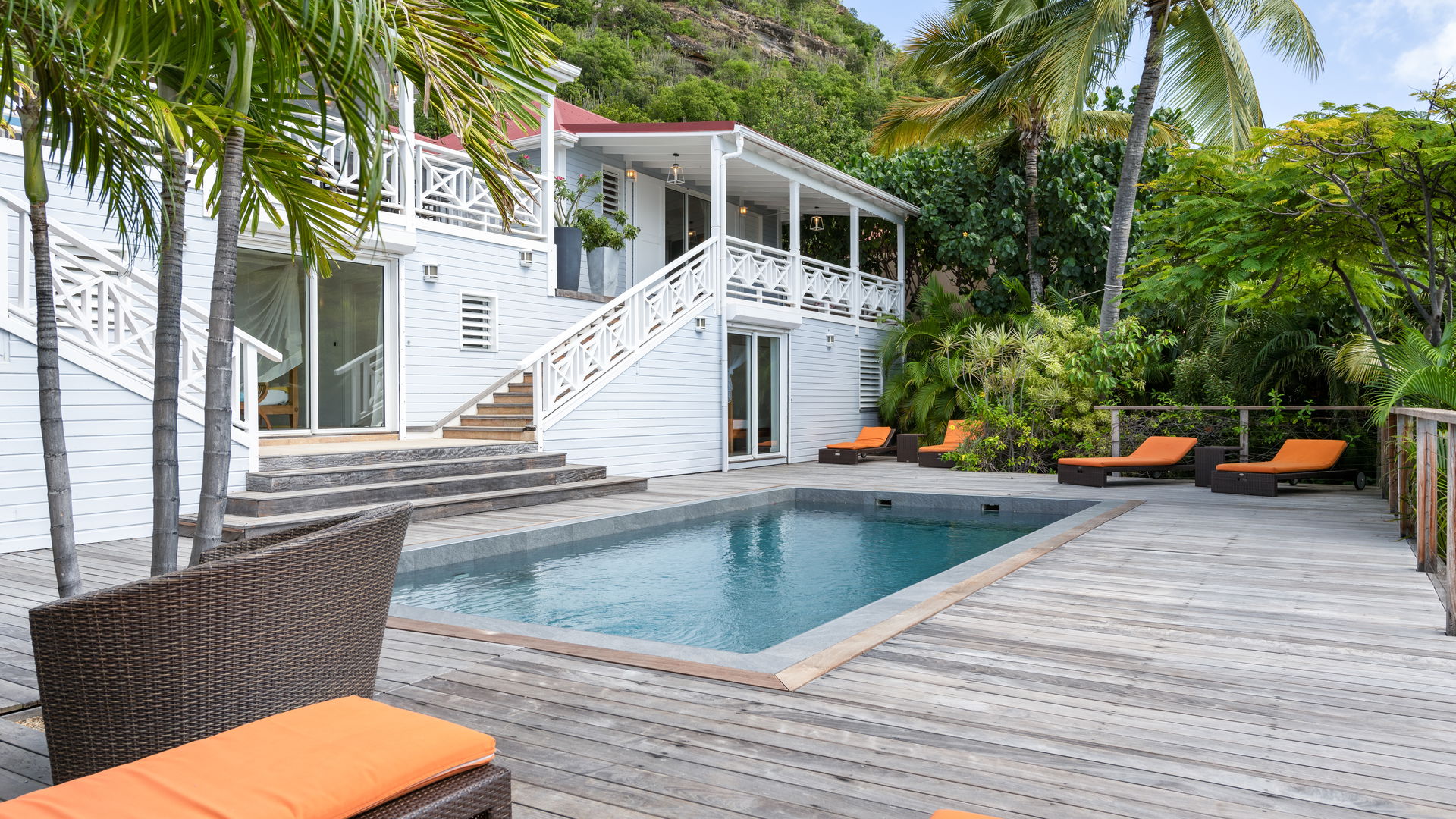 POOL & TERRACE
