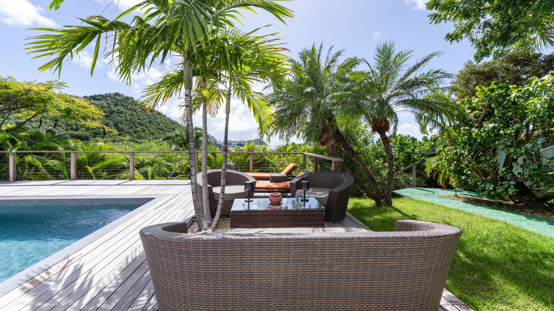 POOL & TERRACE