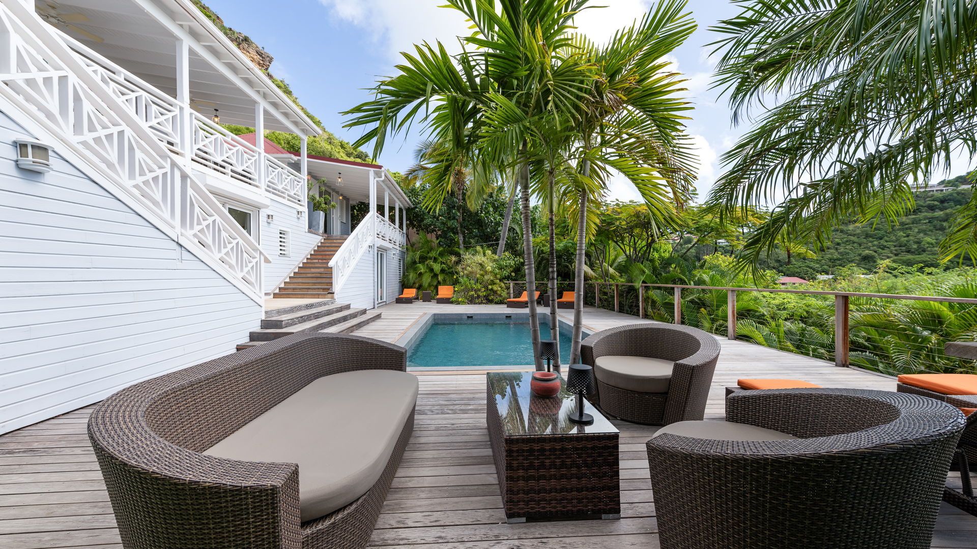 POOL & TERRACE