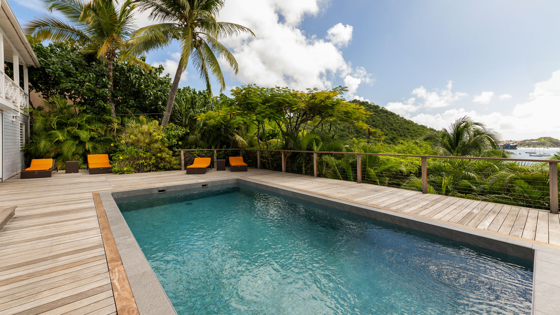 POOL & TERRACE