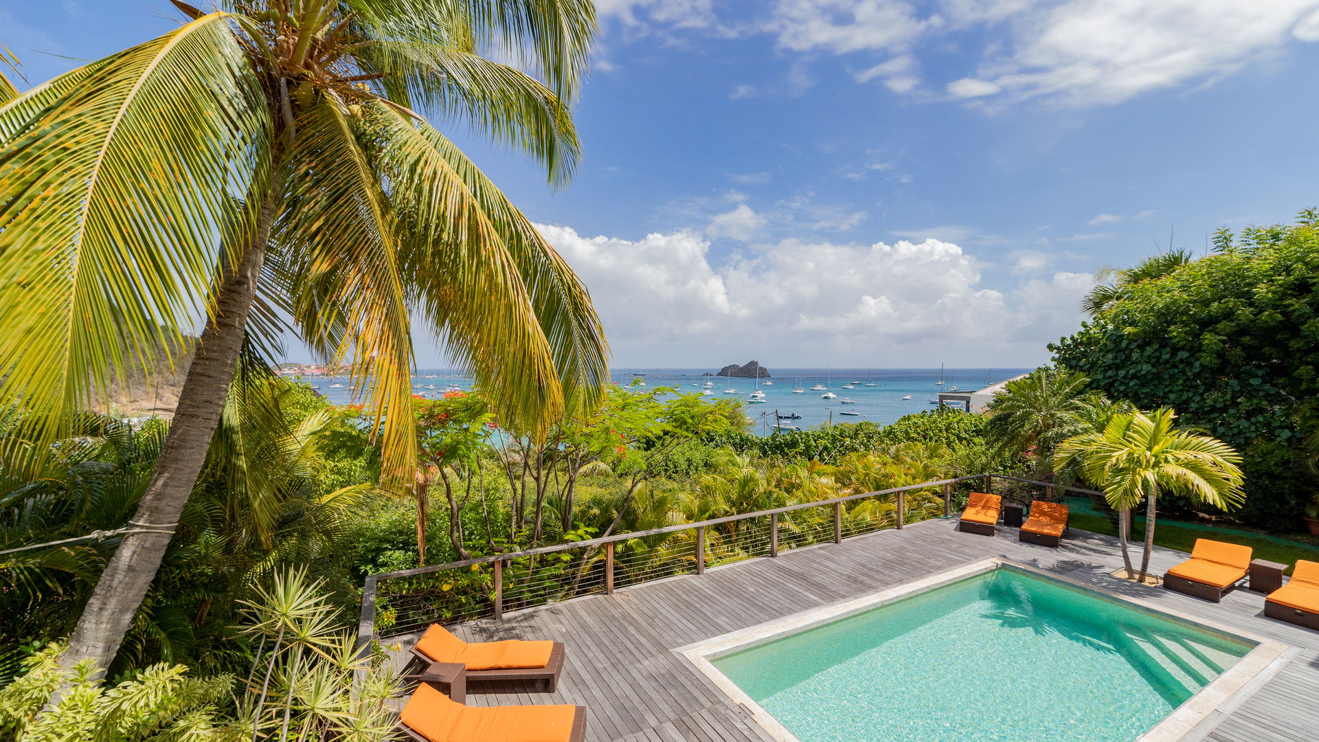 POOL & TERRACE