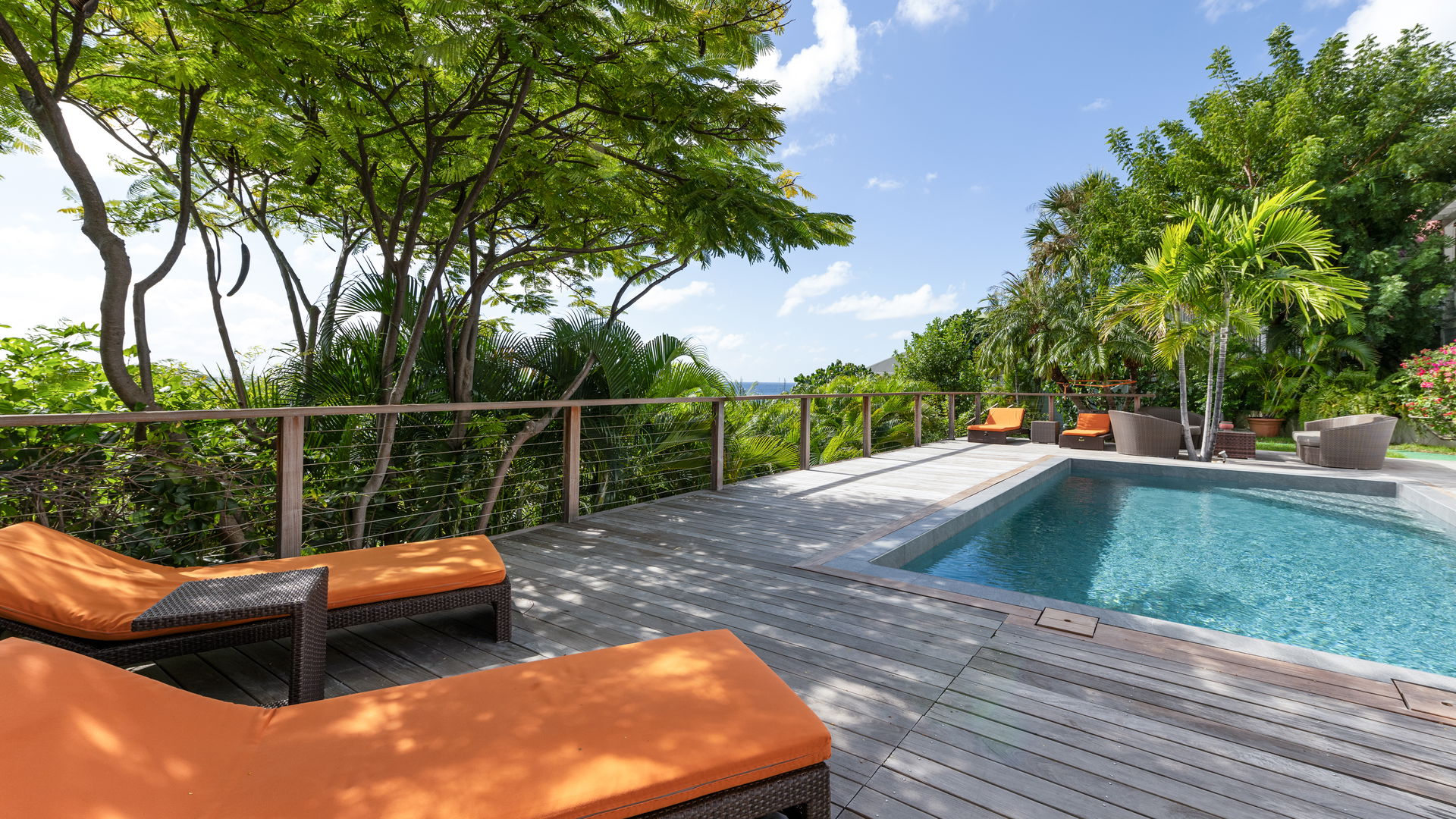 POOL & TERRACE