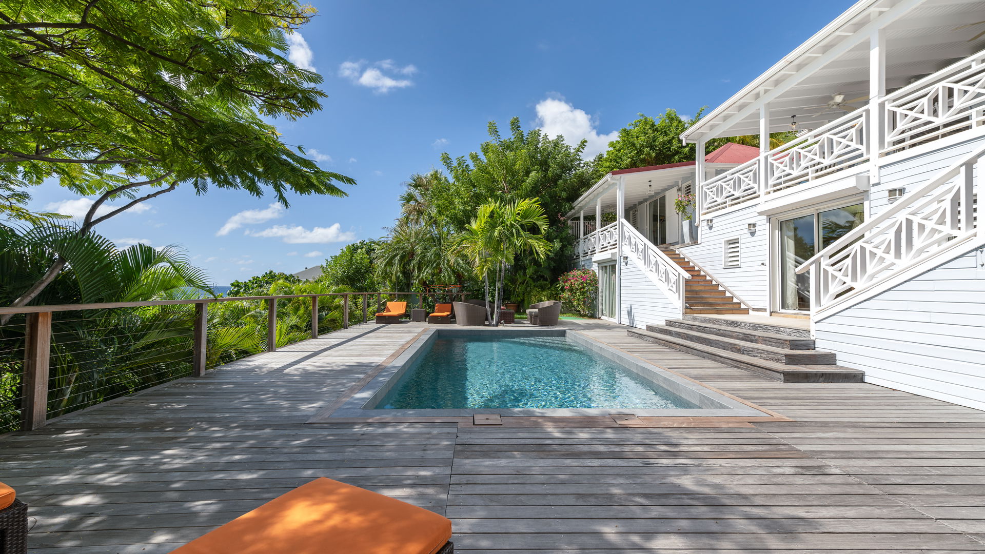 POOL & TERRACE