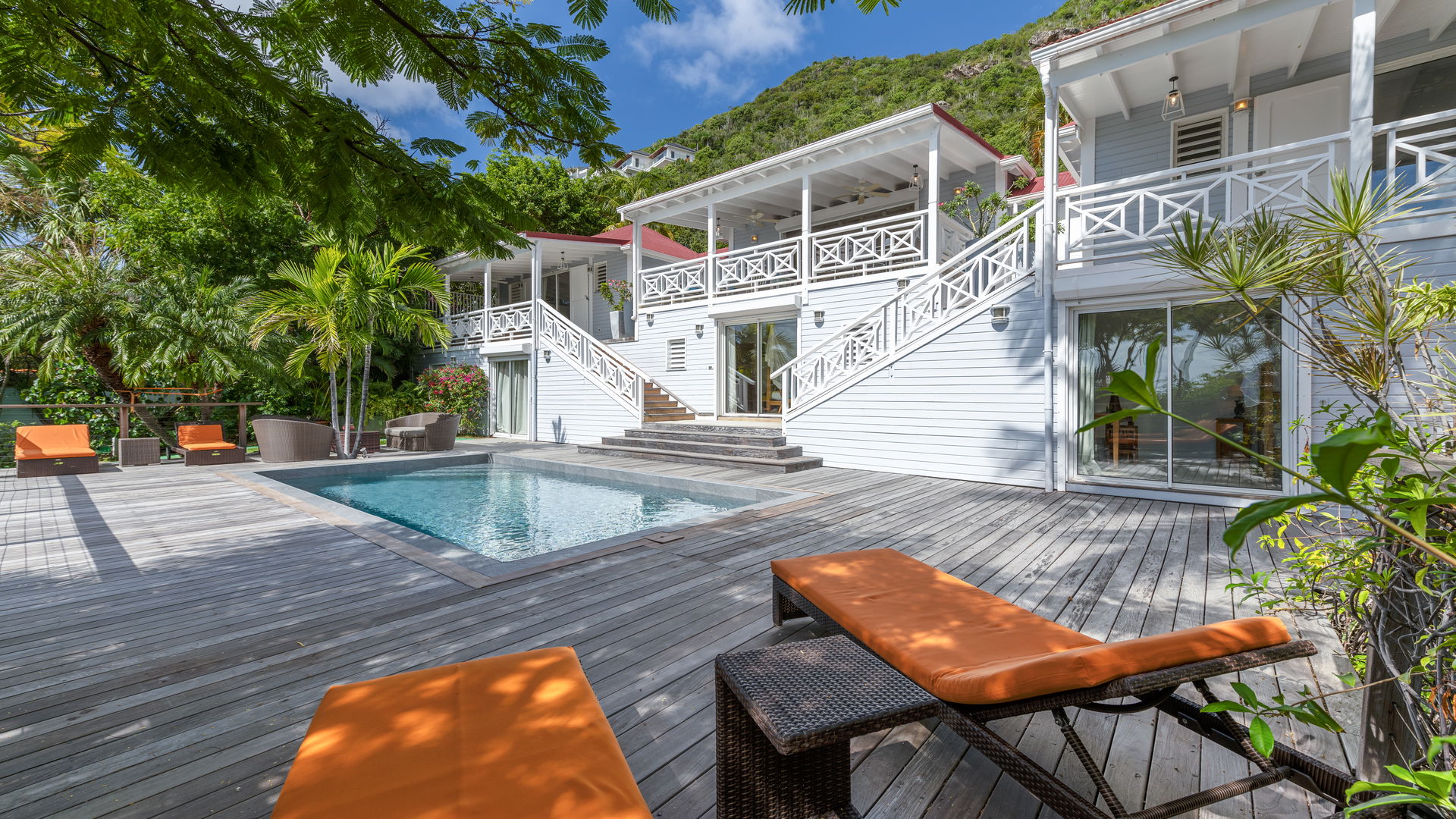 POOL & TERRACE