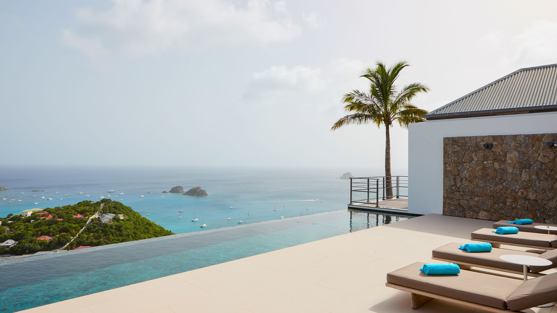 POOL & TERRACE
