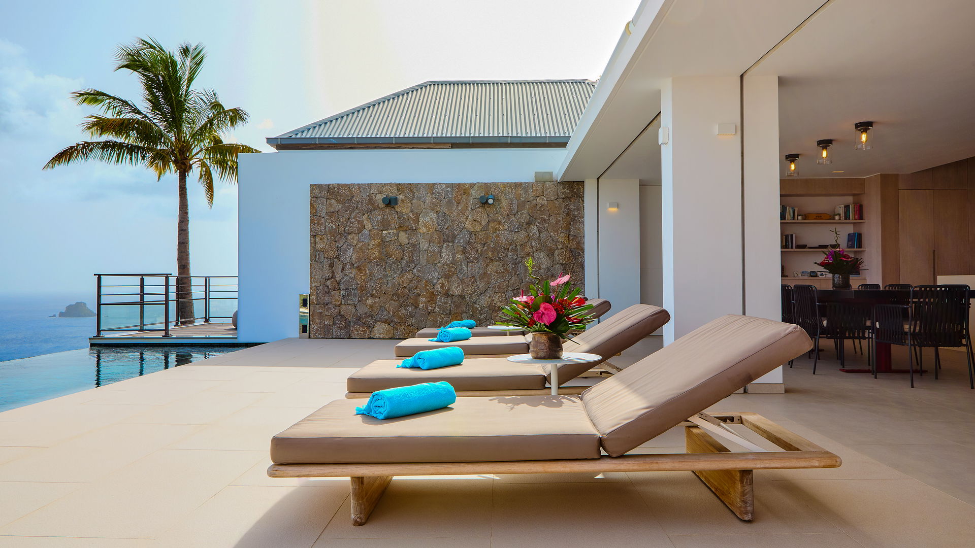 POOL & TERRACE